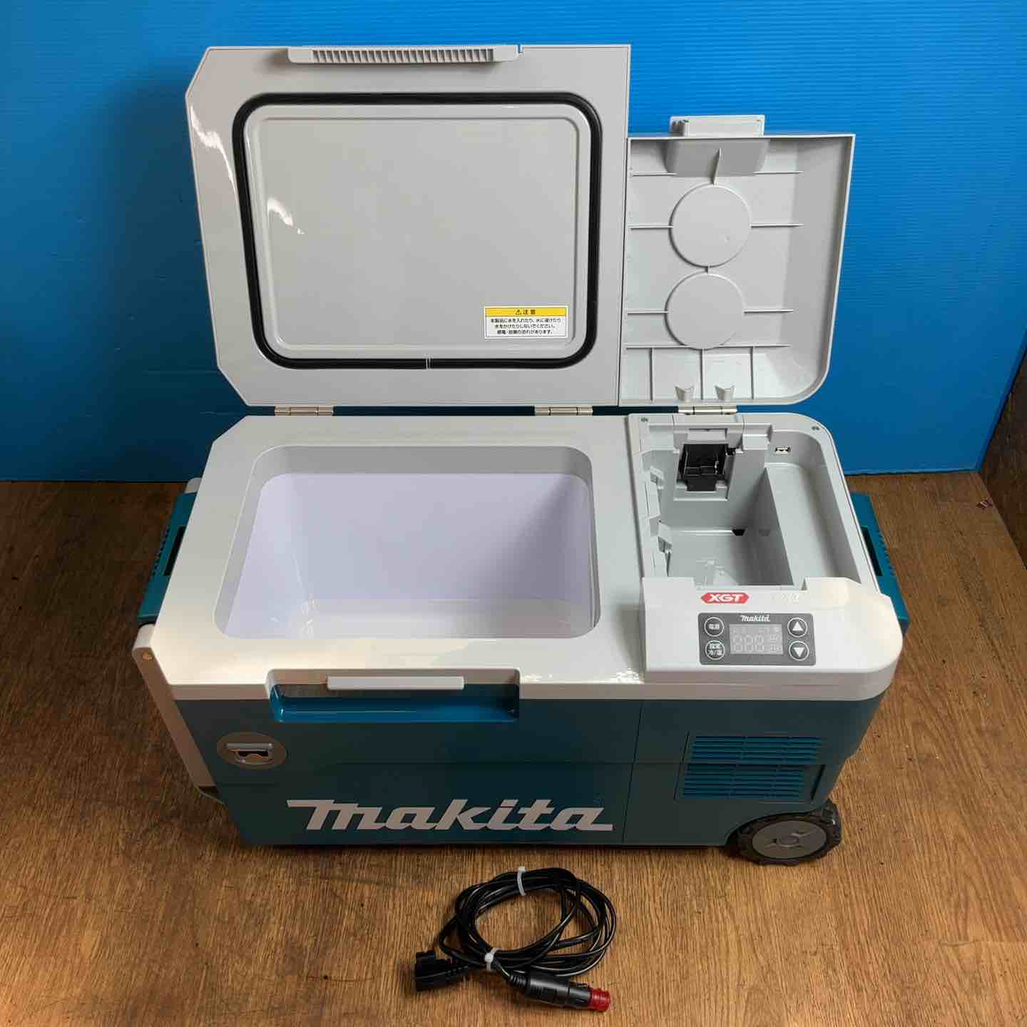 Makita 冷温庫 電動冷却機能付き（中古） 中古品】☆マキタ(makita) コードレス冷温庫 CW001GZ ※備考欄参照
