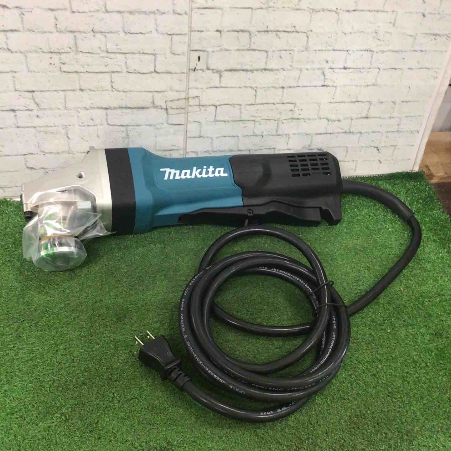 【未使用品】マキタ　ディスクグラインダ　GA5093　125ｍｍ　コード2.5M　参考定価38830円【ハンズクラフト熊本けやき通り店】【引き取り限定】 未使用品】マキタ ディスクグラインダ GA5093 125mm コード2.5M 参考