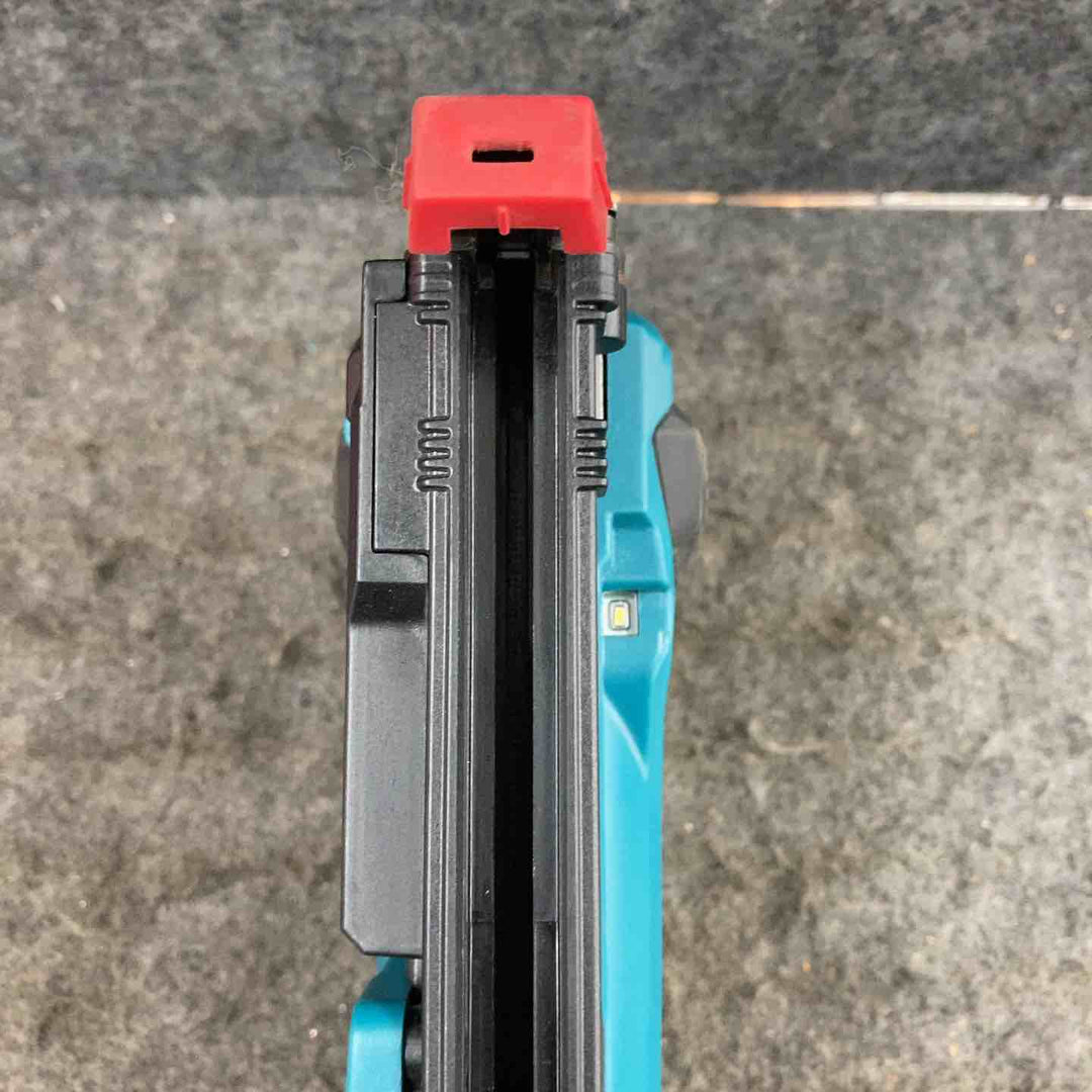 ◇マキタ(makita) コードレスタッカー ST421DZ【鴻巣店】