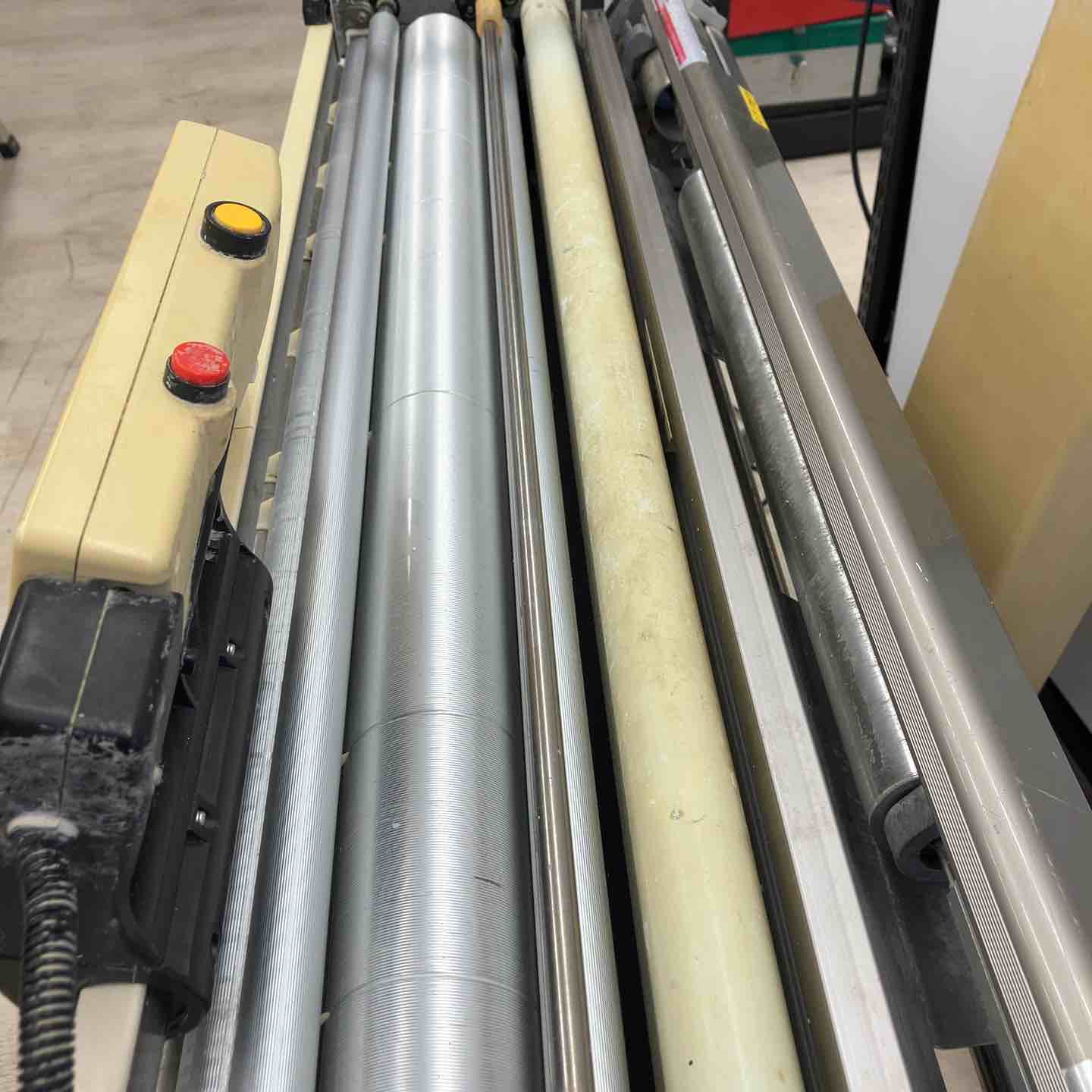 店頭受取り限定】◇極東(KYOKUTO) 自動壁紙糊付機 ATHLEAD Flex