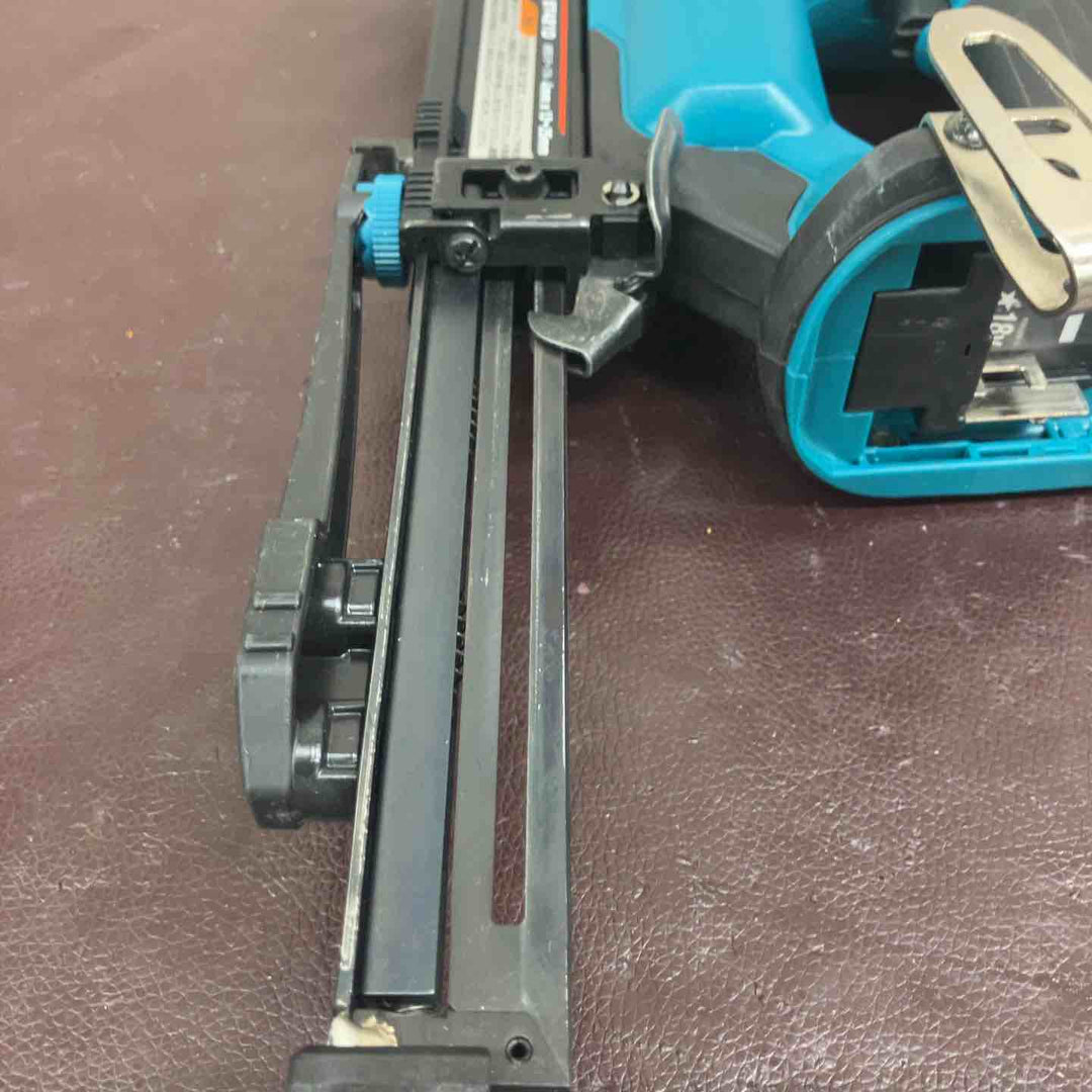 【中古品】 マキタ(makita) コードレスタッカー ST421DZ 【東大和店】