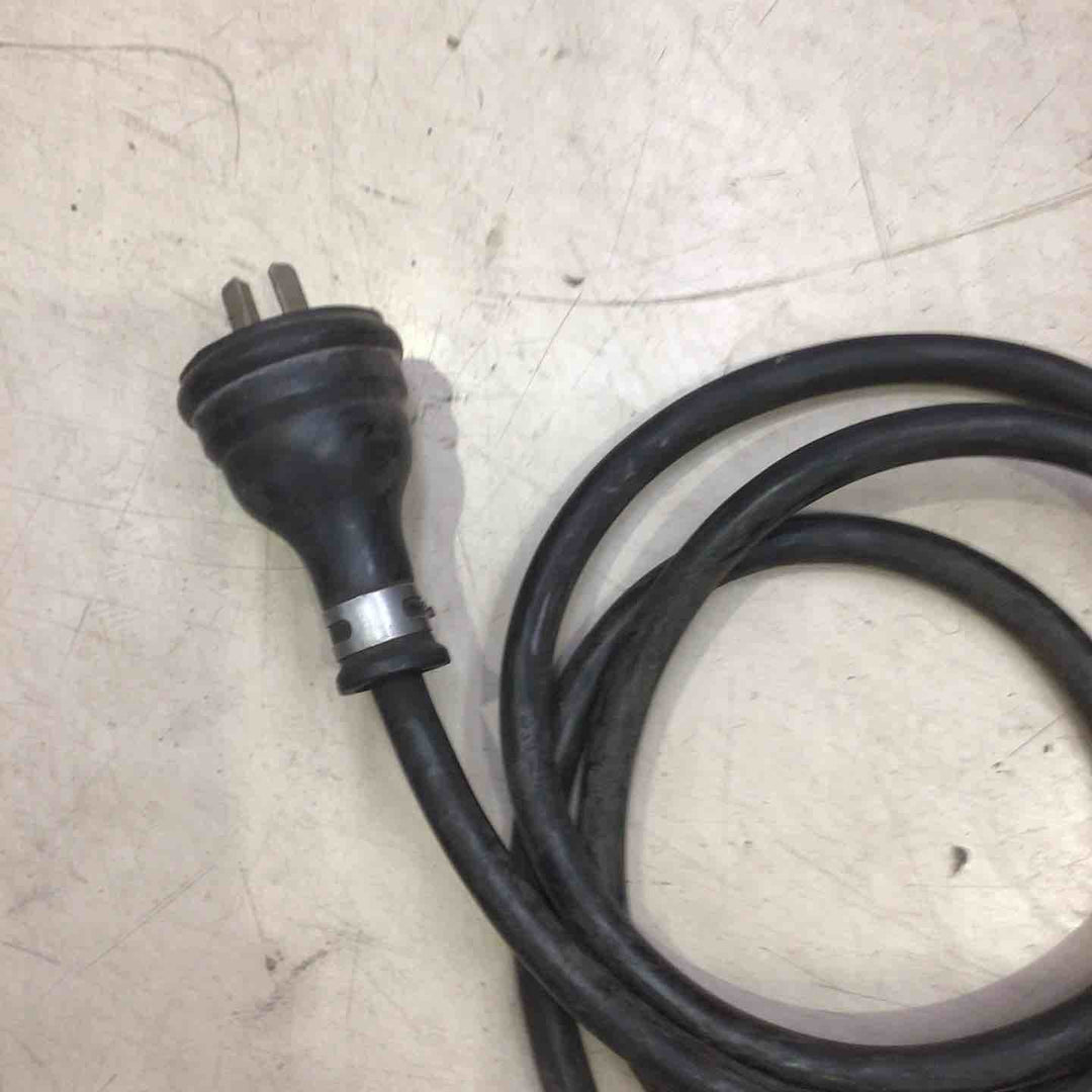育良精機 イクラ 昇圧・降圧変圧器 トランス 3KVA ハンディートランサー HN-30AE【町田店】