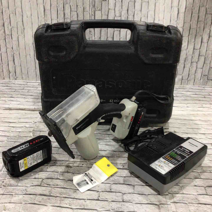 ◇パナソニック(Panasonic) コードレス角穴カッター EZ4543LS2S-B【川口店】