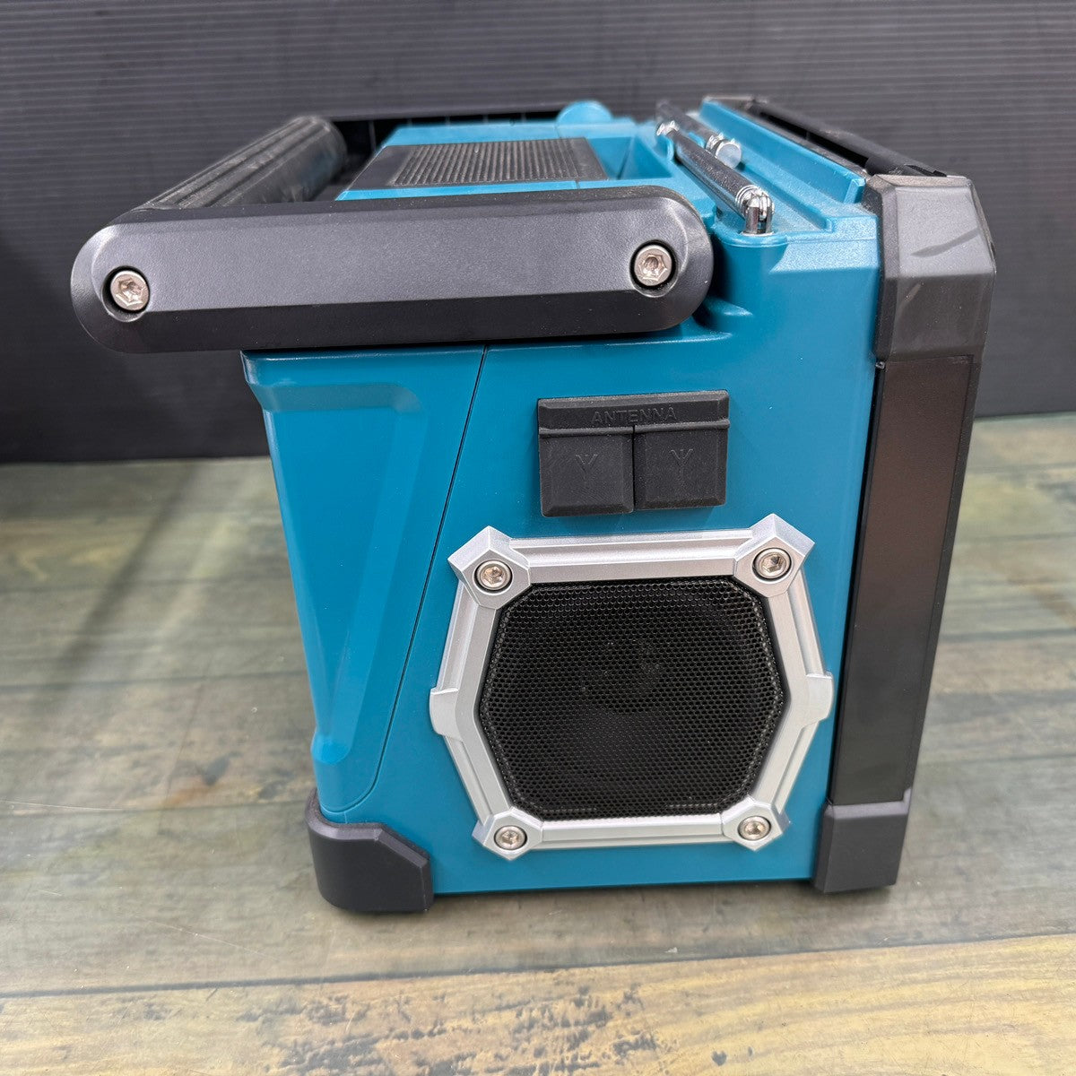 ☆マキタ(makita) コードレスラジオ付テレビ TV100【東大和店