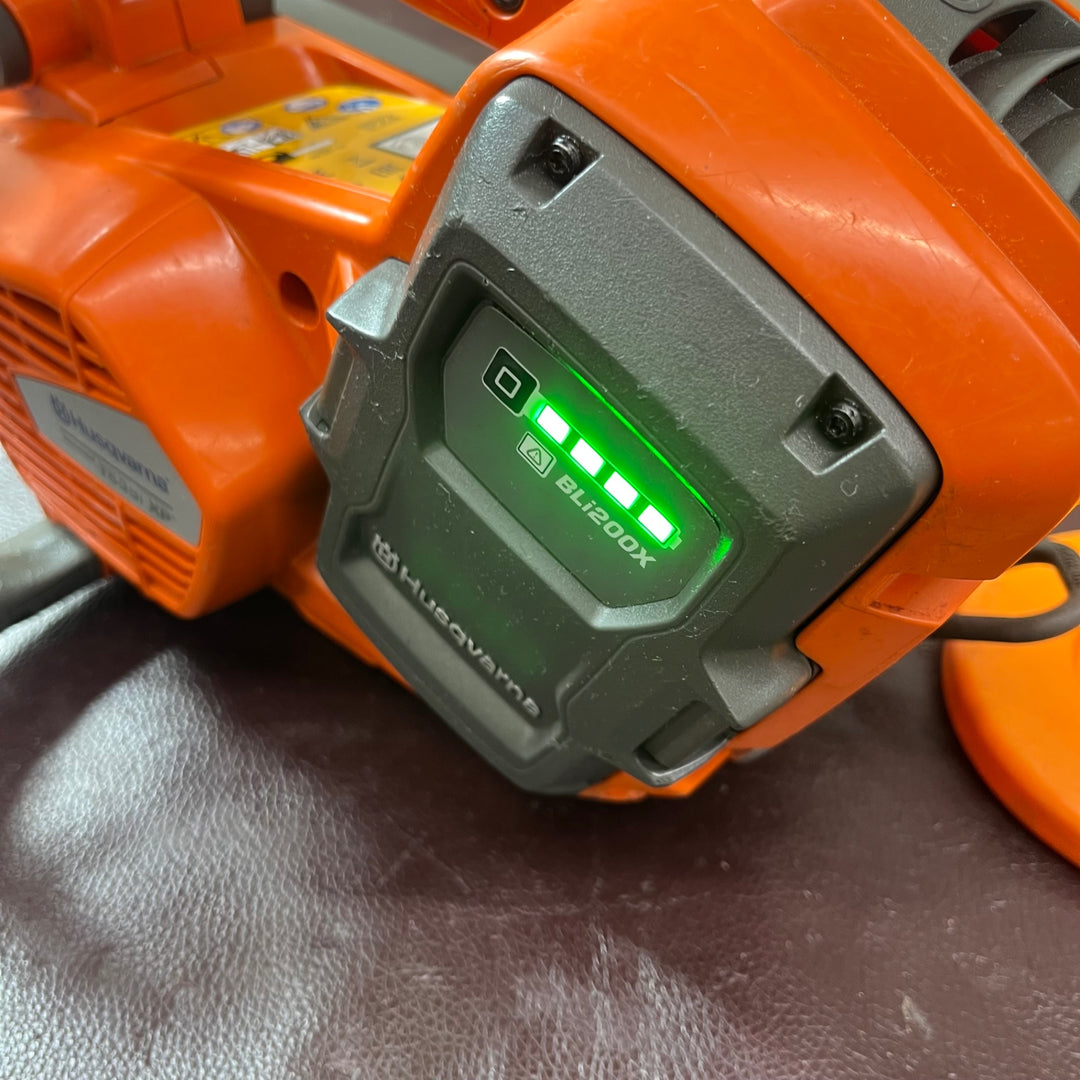 【中古品】◇ハスクバーナ バッテリートップハンドルソー T535i XP バッテリー3個・充電器セット【東大和店】