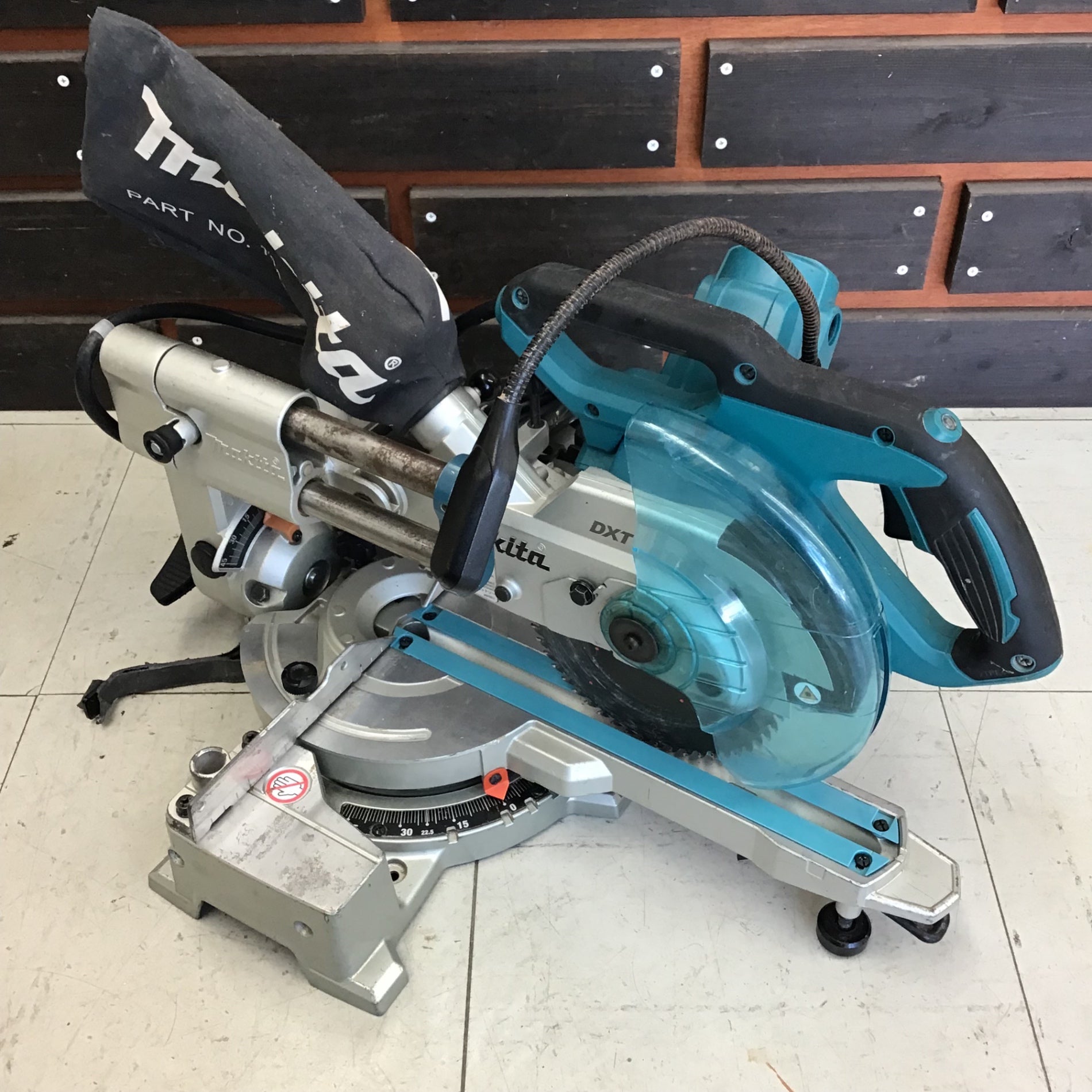 【中古品】 ◎メンテ済み◎ マキタ/makita 165mm スライドマルノコ LS0613FL ■レーザーユニット新品交換済み■ 【鴻巣店】