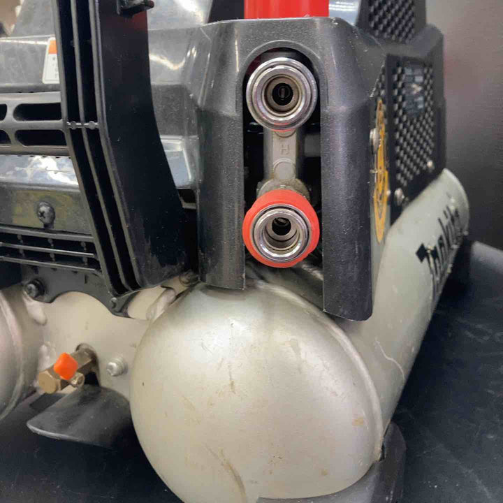 ★マキタ(makita) エアコンプレッサー AC461XLKB【川越店】