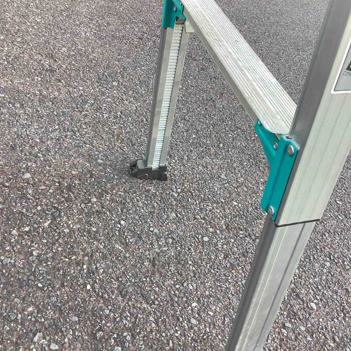 【店頭受取り限定】◇長谷川工業(Hasegawa) 脚部伸縮式はしご兼用脚立(ワンタッチバー付) 3段 RYZ-09c (0.72~1.03m) (10192) 【2022年モデル】 レッド【越谷店】