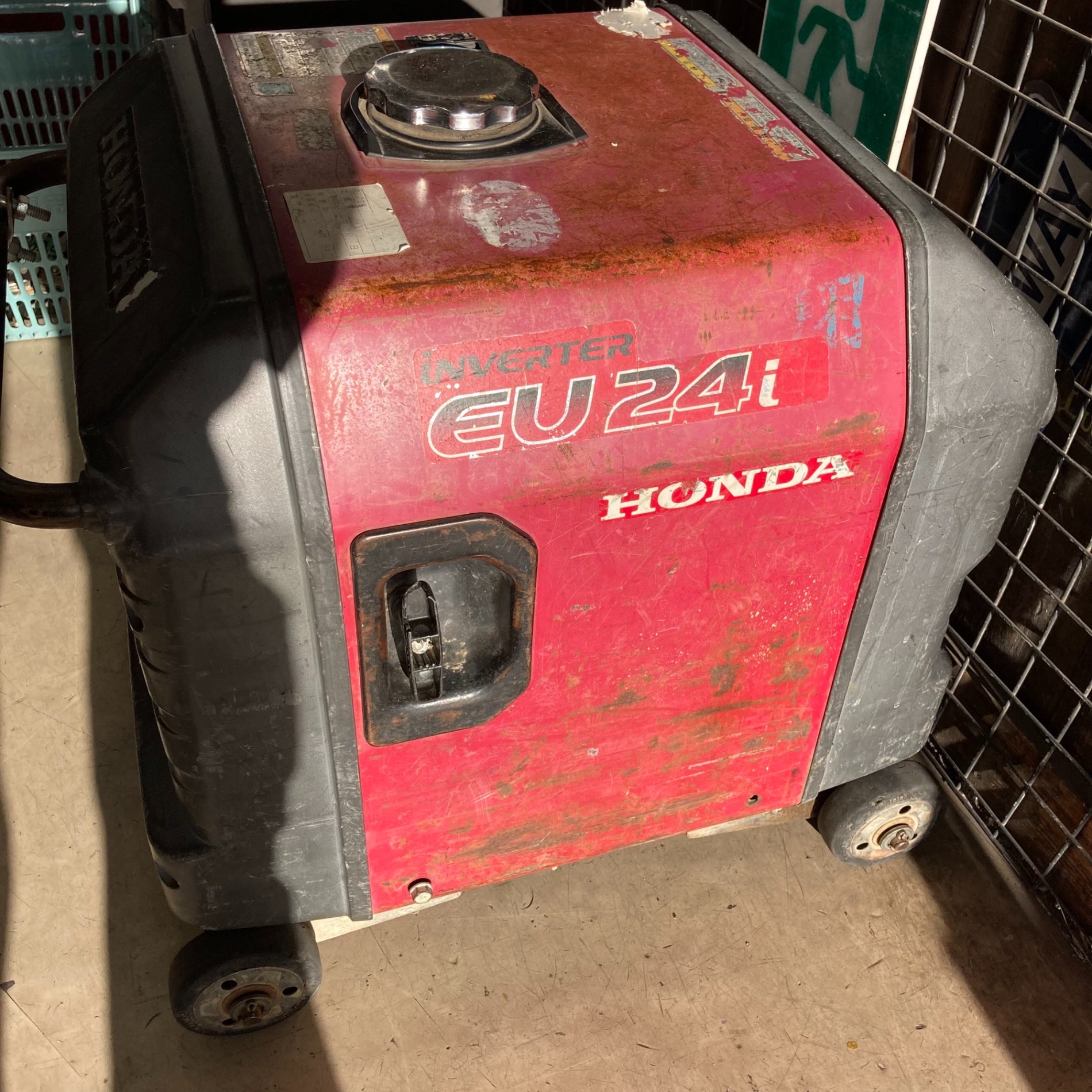 HONDA　ホンダ　EU24i　発電機　インバーター発電機 EU24i - 正弦波インバーター搭載発電機｜Honda公式サイト