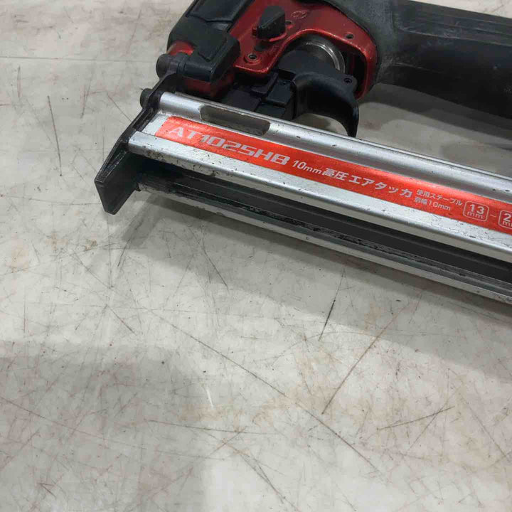 ◇マキタ(makita) 高圧エアタッカ エアダスタ付 10mm 赤 AT1025HB【川口店】