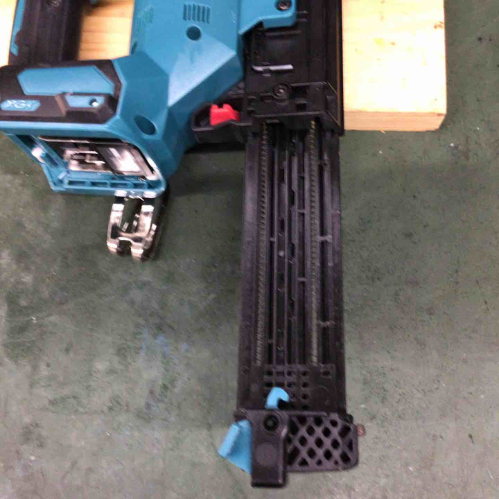 ★マキタ(makita) コードレスフィニッシュネイラ FN001GZK【戸田店】