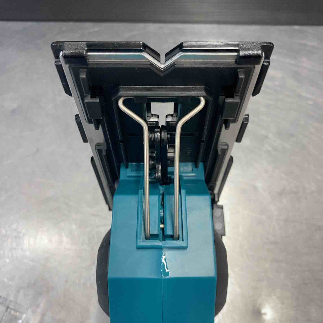 【中古美品】 マキタ(makita) 18V コードレスボードカッタ SD180DZ 本体のみ 【東大和店】