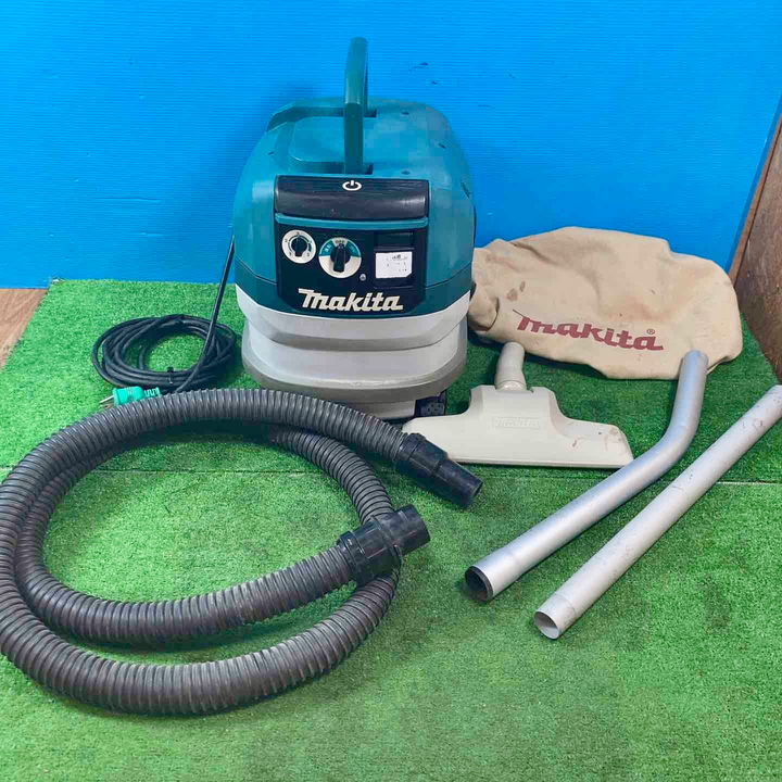 ★マキタ(makita) 集じん機 乾式 VC0830 連動機能 ≪ホース・ノズル付き！≫【岩槻店】