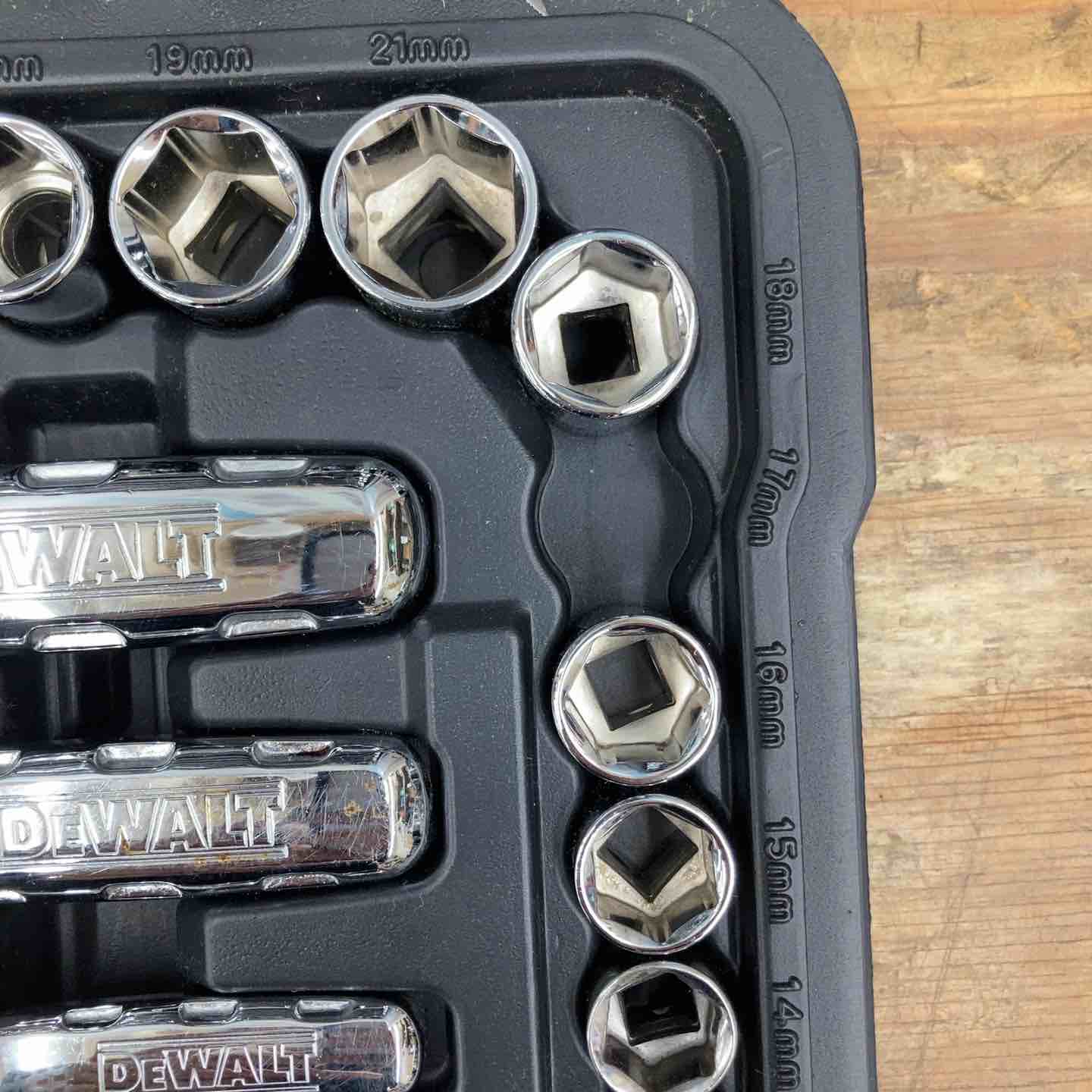 美品/中古】DEWALT (デウォルト) メカニックツールセット 173