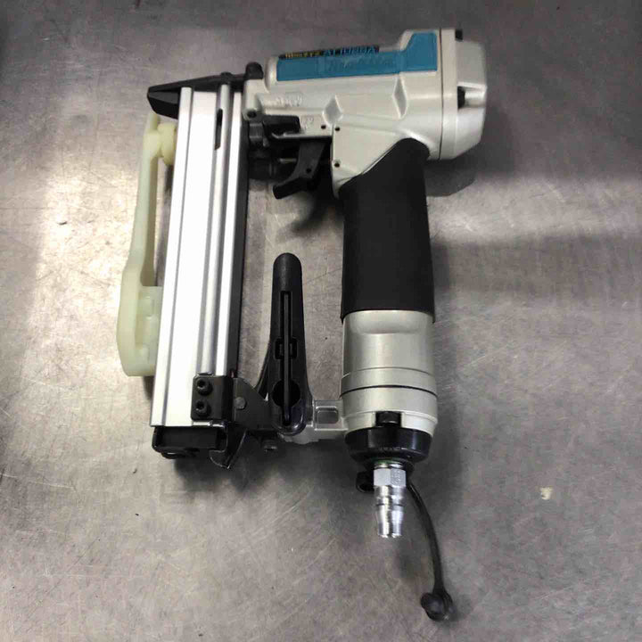 ◇マキタ(makita) 常圧エアタッカ 10mm AT1025AK【草加店】
