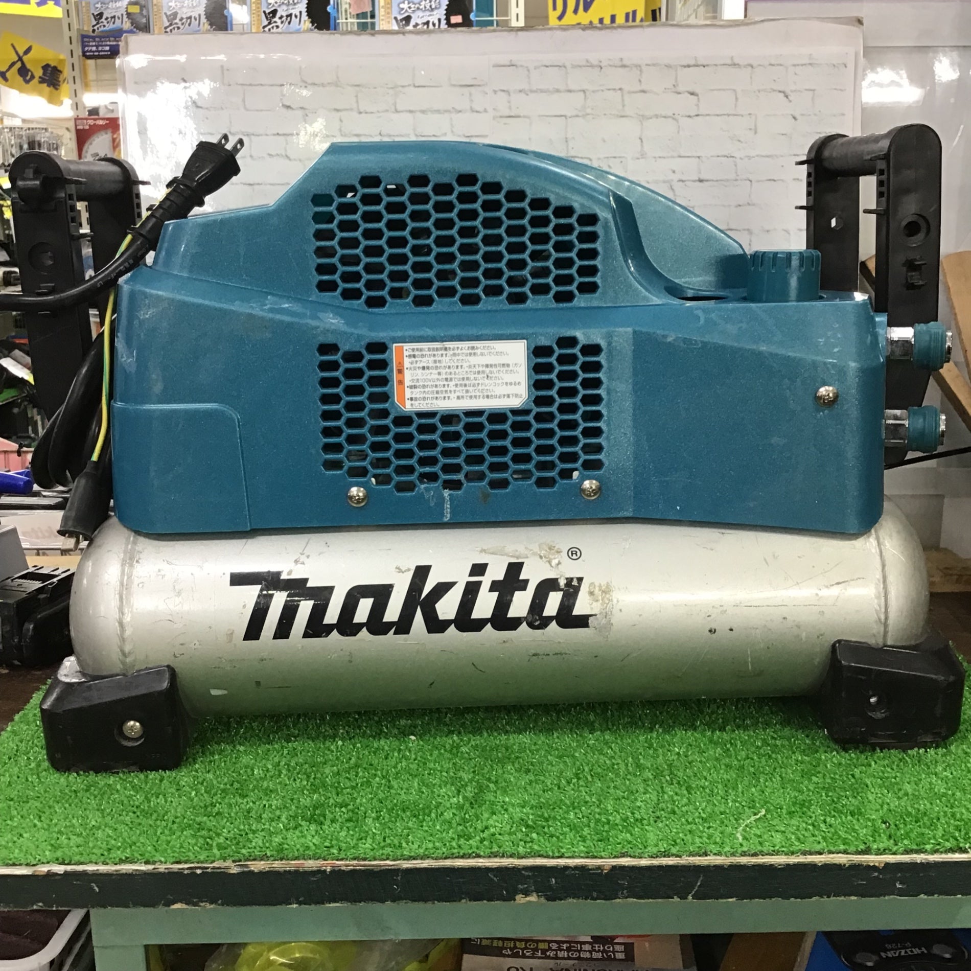 ☆マキタ(makita) 常圧/高圧エアコンプレッサー AC461XL【町田店】 – アクトツールオンラインショップ