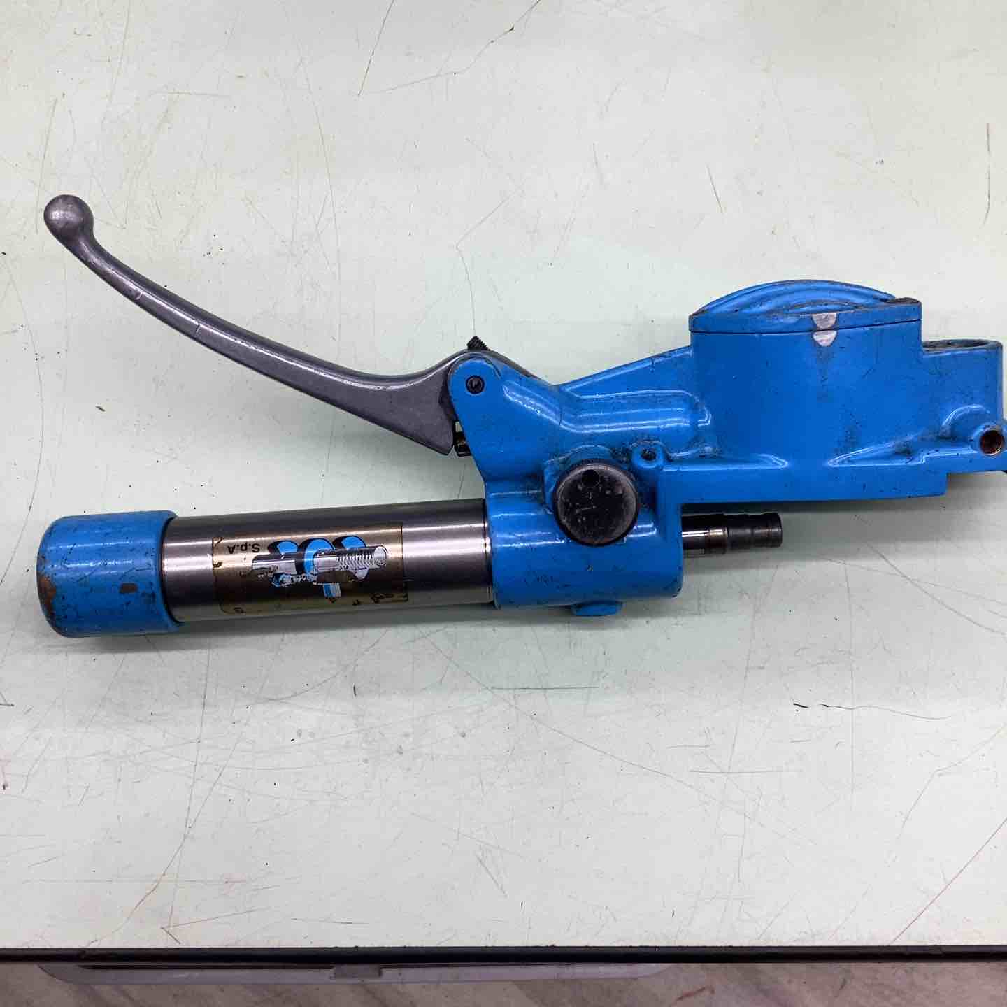 ◇◇ 手動油圧パイプベンダー　ケース付 OB85S ブルー CBC 手動油圧パイプベンダー OB85S【越谷店】 – アクトツール