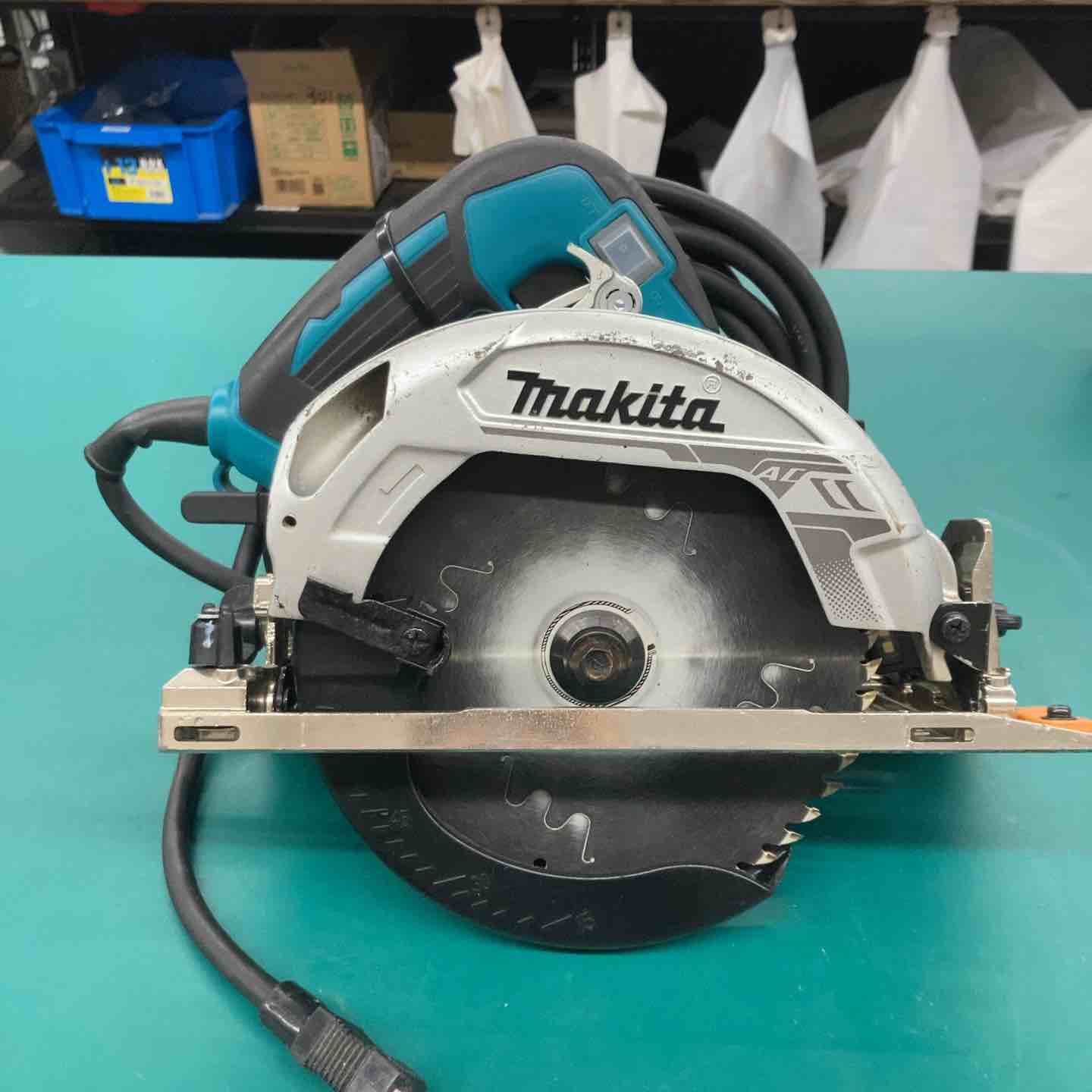 ☆マキタ(makita) 電気マルノコ HS6301 ブレーキの効き弱め 本体のみ