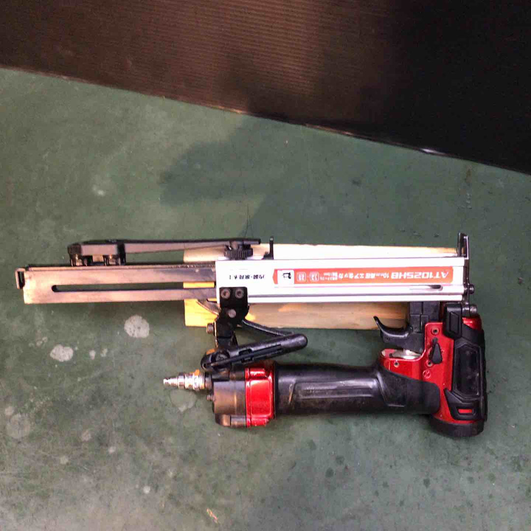 ◇マキタ(makita) 高圧エアタッカ エアダスタ付 10mm 赤 AT1025HB【戸田店】