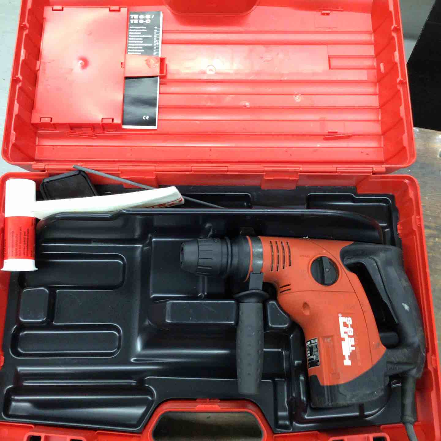【RH-5412】中古品 HILTI ヒルティ 充電式 ドライバドリル SF144-A バッテリー×3個付き 充電器無し