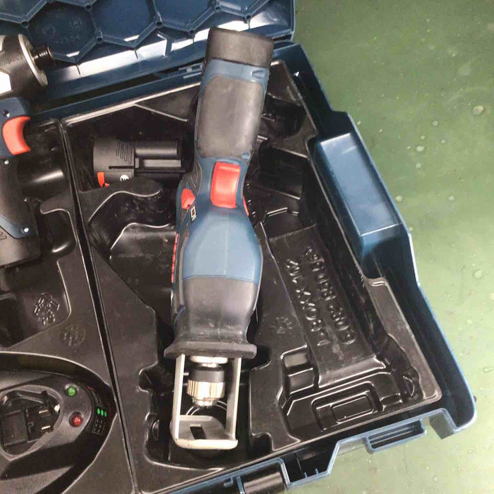 【039】【102】ボッシュ(BOSCH) コードレスセーバーソー GSA10.8V-LI + インパクトドライバー GDR10.8-LI + バッテリー4個 + 充電器セット【戸田店】