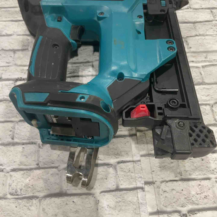 ◇マキタ 充電式35mm面木釘打ち機 FN350DZ【川口店】