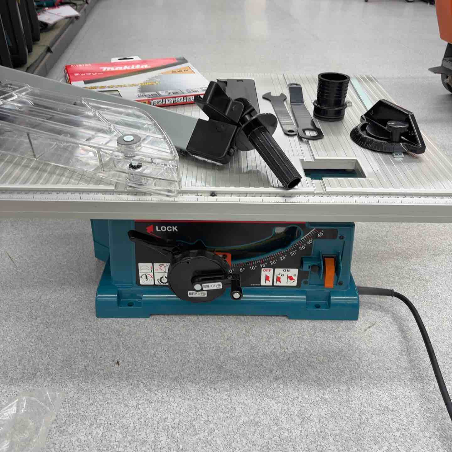 【中古】【動作OK】【店頭引取限定】MAKITA  マキタ  送排風機  MF202　6,930円（税込）2818 マキタ 送排風機 ダクト径φ230mm::MF202|ホームメイキング【電動工具