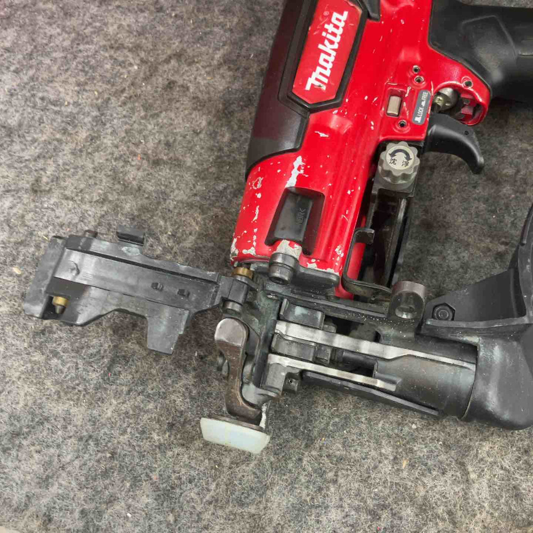 ★マキタ(makita) 高圧エアネジ打ち機 AR320HR【鴻巣店】