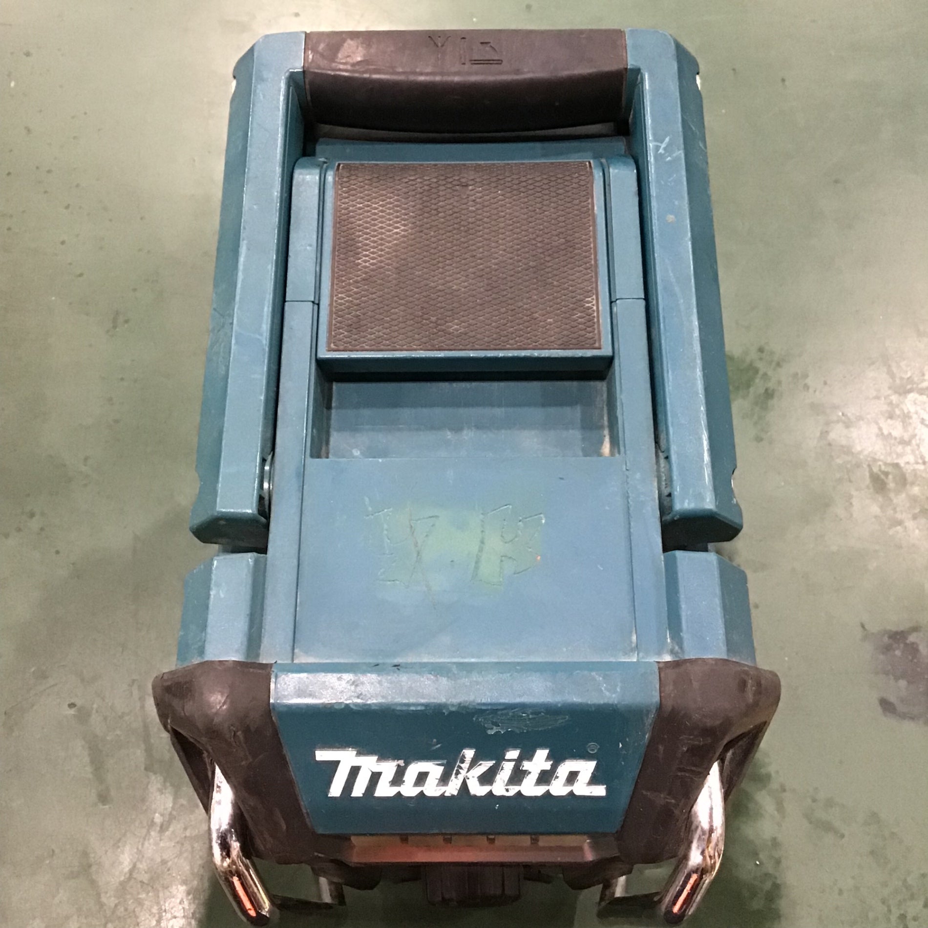 〇マキタ(Makita) 充電式ラジオ（青） 40Vmax 本体のみ／バッテリ・充電器別売 MR002GZ【川口店】 – アクトツールオンラインショップ