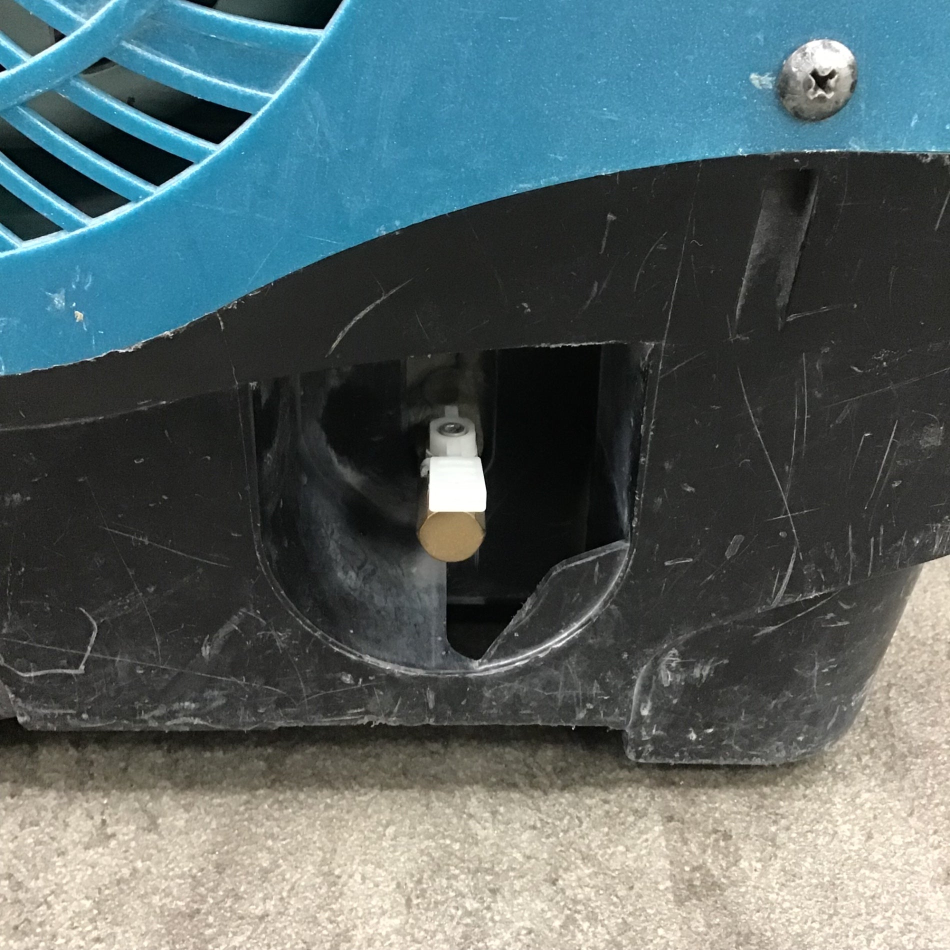 マキタ makita AC400S 内装エアコンプレッサ 常圧 高圧【市川行徳店】【店頭取引限定】【中古】管理番号：ITQSOGLJBI12 ☆マキタ(makita) 常圧/高圧エアコンプレッサー AC400SR【岩槻店