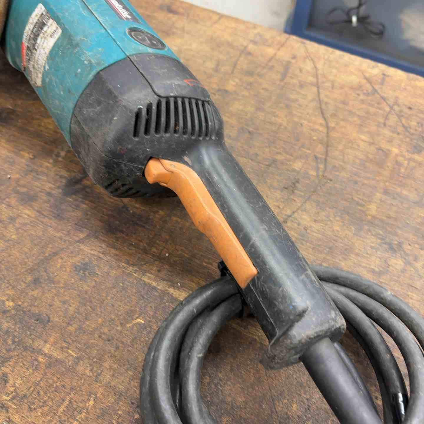 ◇マキタ(makita) 180mmディスクグラインダー 9047L【八潮店