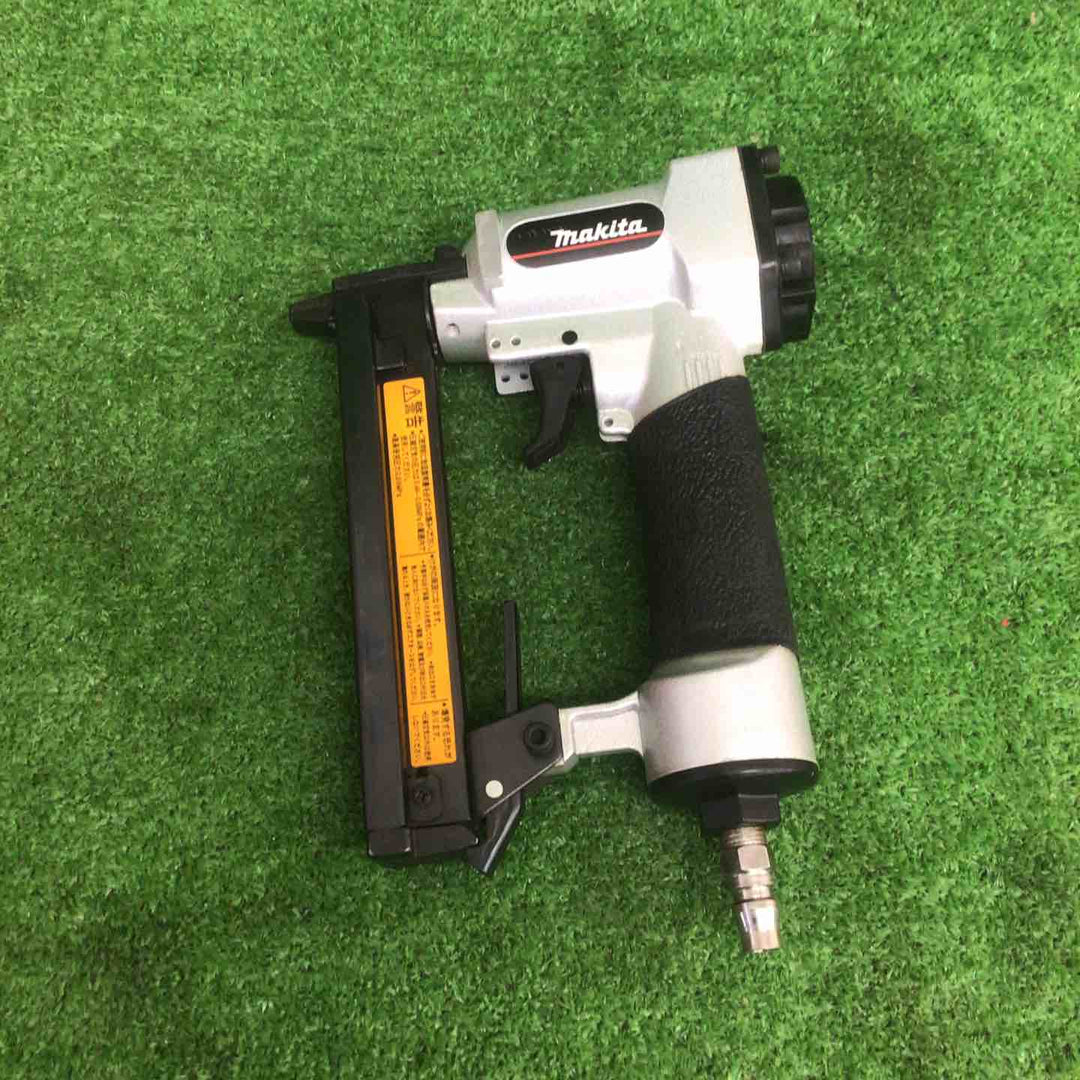 【現状品】 マキタ/makita 4mm常圧エアタッカ AT425BZK 【鴻巣店】