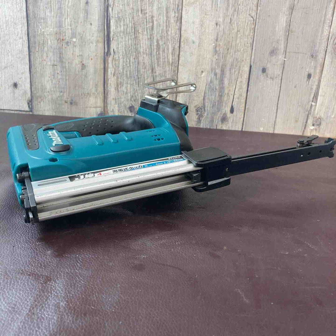 【中古品】マキタ(makita) 14.4V 4mm J線 コードレスタッカ ST420DRF 充電式タッカー【東大和店】