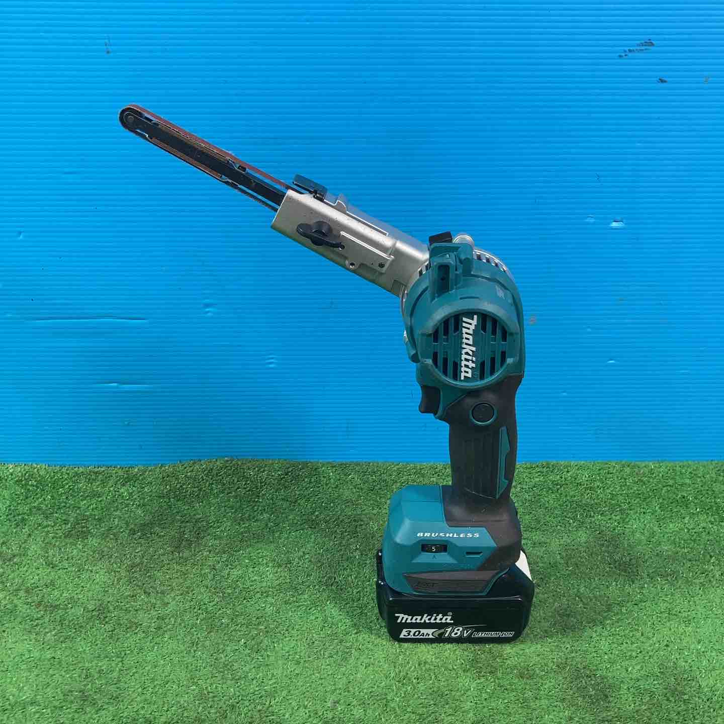 マキタ makita 9403 ベルトサンダ【リライズ野田愛宕店】【中古】管理番号：IT4ZKQL3L1DH マキタ（makita） 9403 100mm強力ベルトサンダー AC100V 新品 : e
