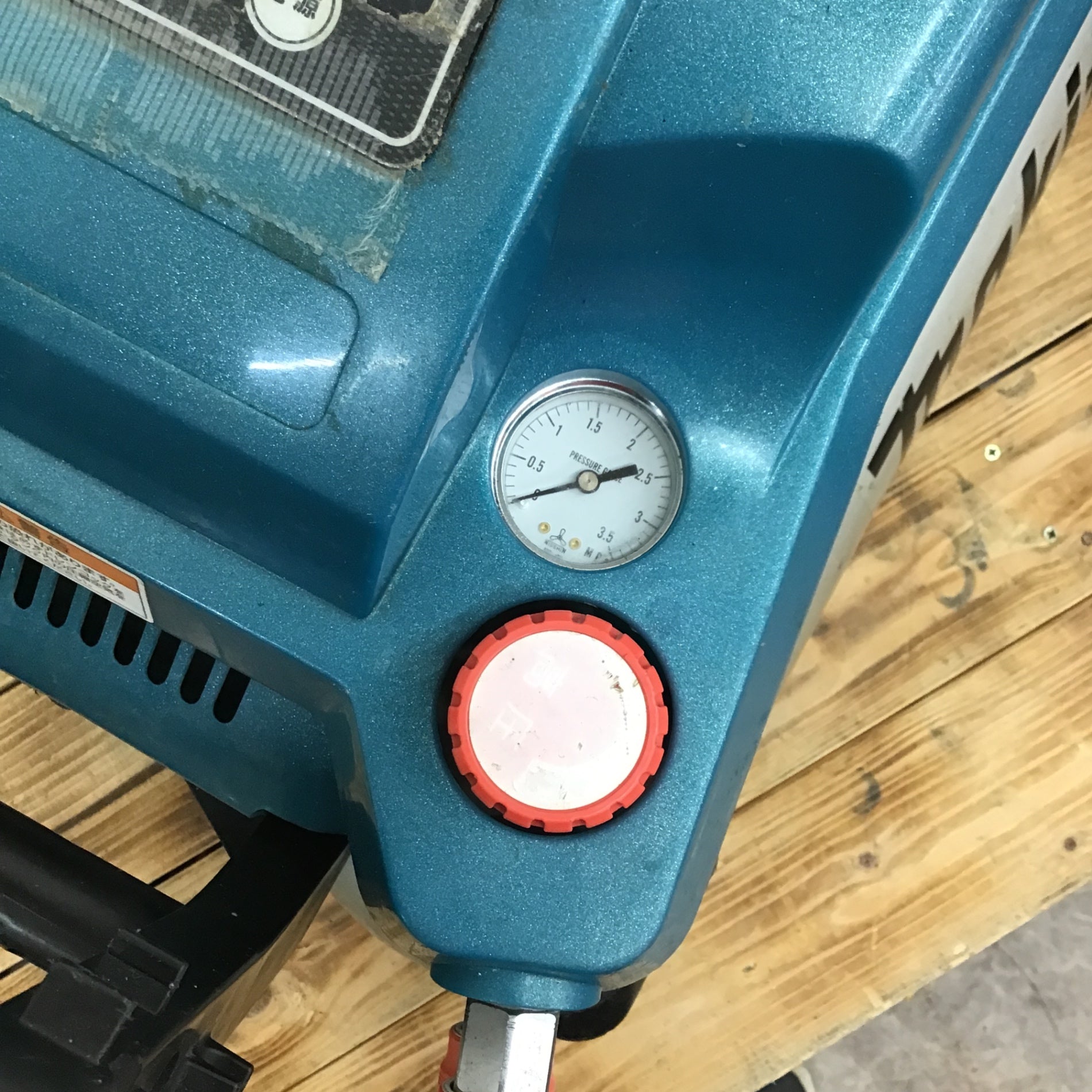 ☆マキタ(makita) エアコンプレッサー AC461XL ※一般圧メーター故障