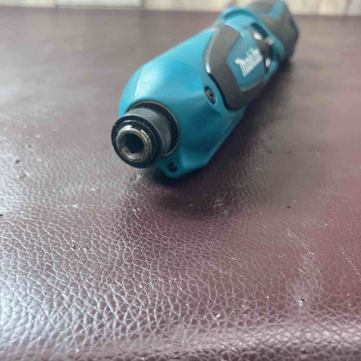【中古品】 マキタ(makita) コードレスペンインパクトドライバ TD021DSHSP 【東大和店】