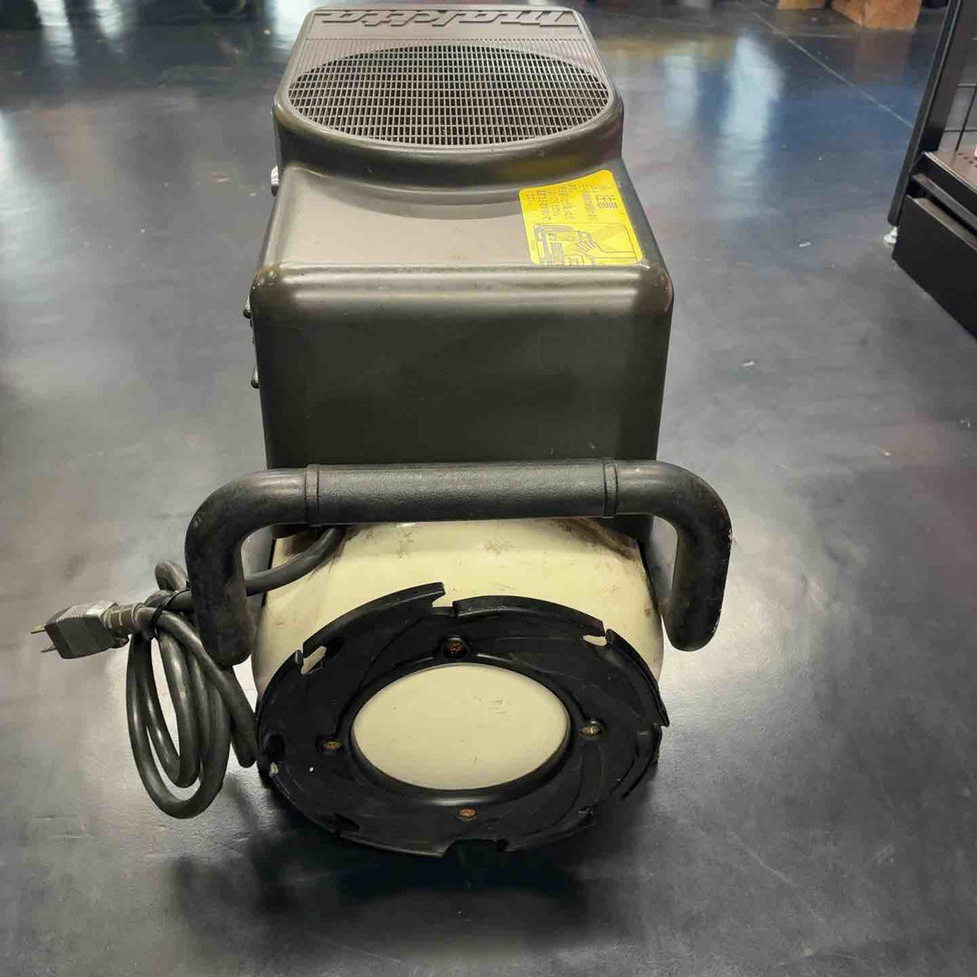 マキタ makita エアコンプレッサ 常圧 エアーコンプレッサー AC9001 満充填-約1分10秒【藤沢店】