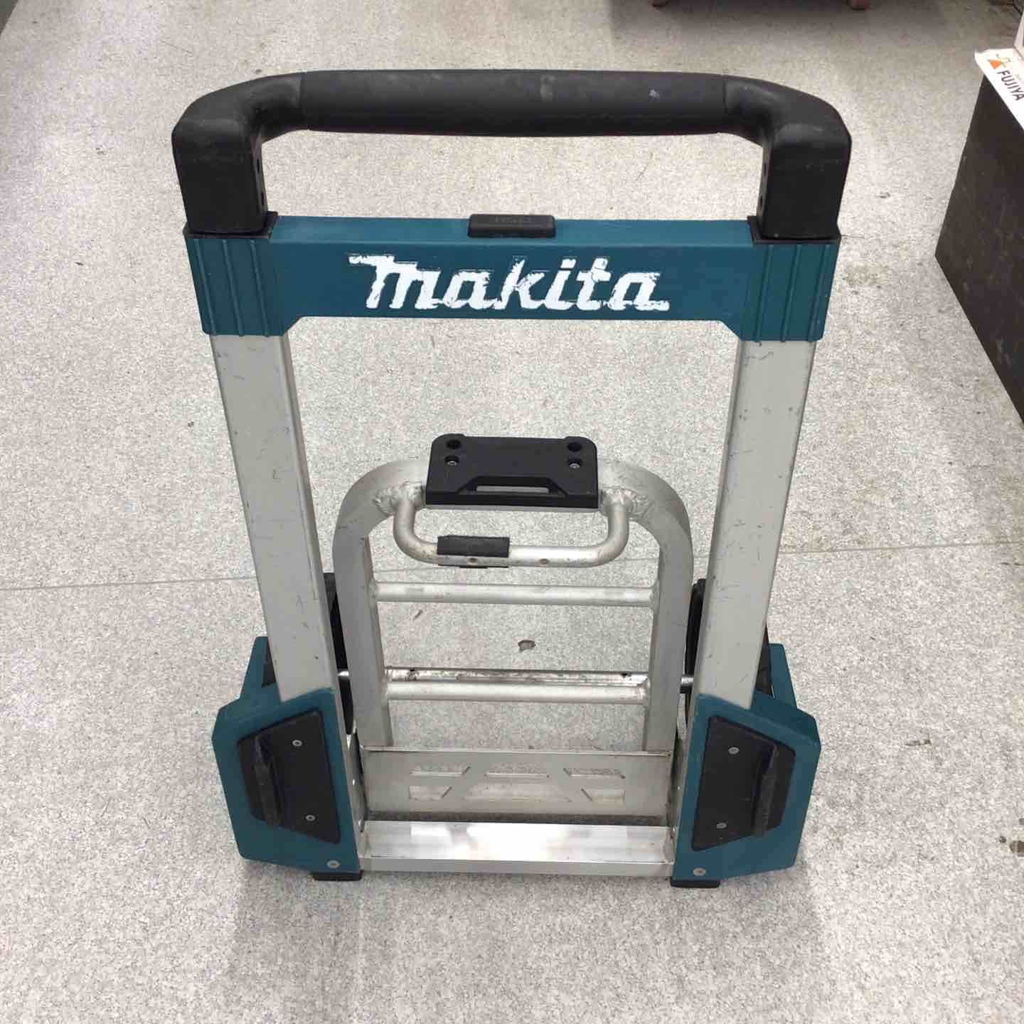 マキタ makita カート 平台車 マックパック運搬用【船橋馬込店】【店頭取引限定】【中古】ITIE1YPIREAB Amazon | マキタ カート A-60632 | 台車 | 産業・研究開発用品 通販