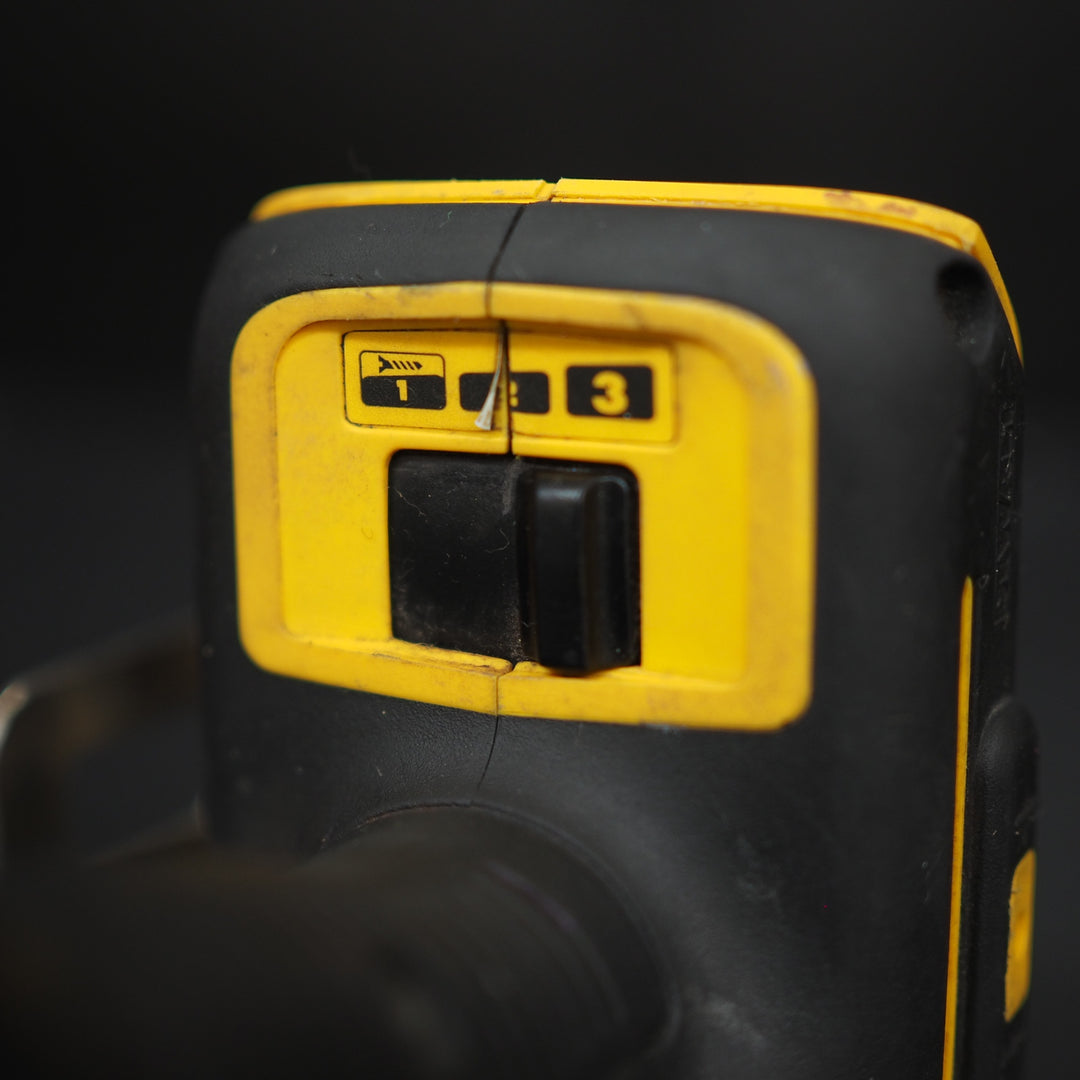 【中古・現状品】DEWALT/デウォルト インパクトドライバ DCF887　本体のみ【鴻巣店】