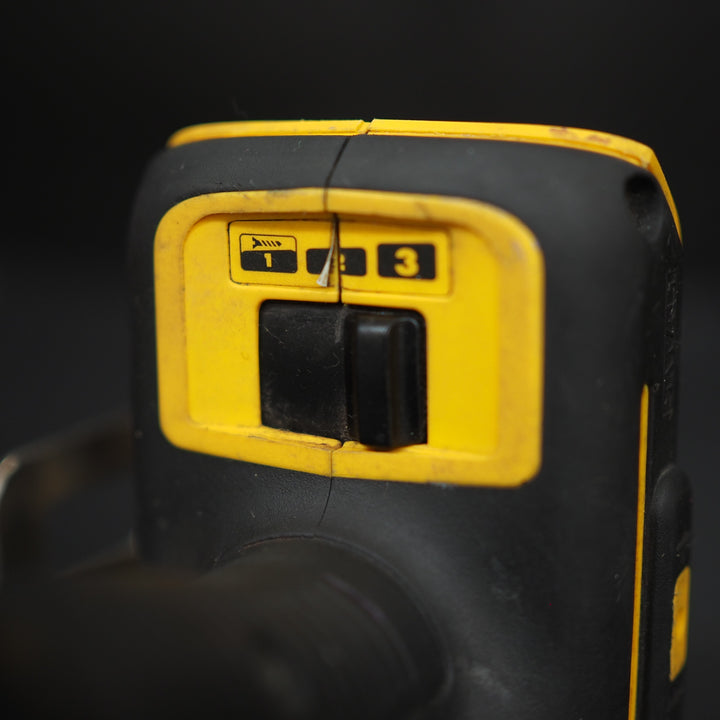 【中古・現状品】DEWALT/デウォルト インパクトドライバ DCF887　本体のみ【鴻巣店】