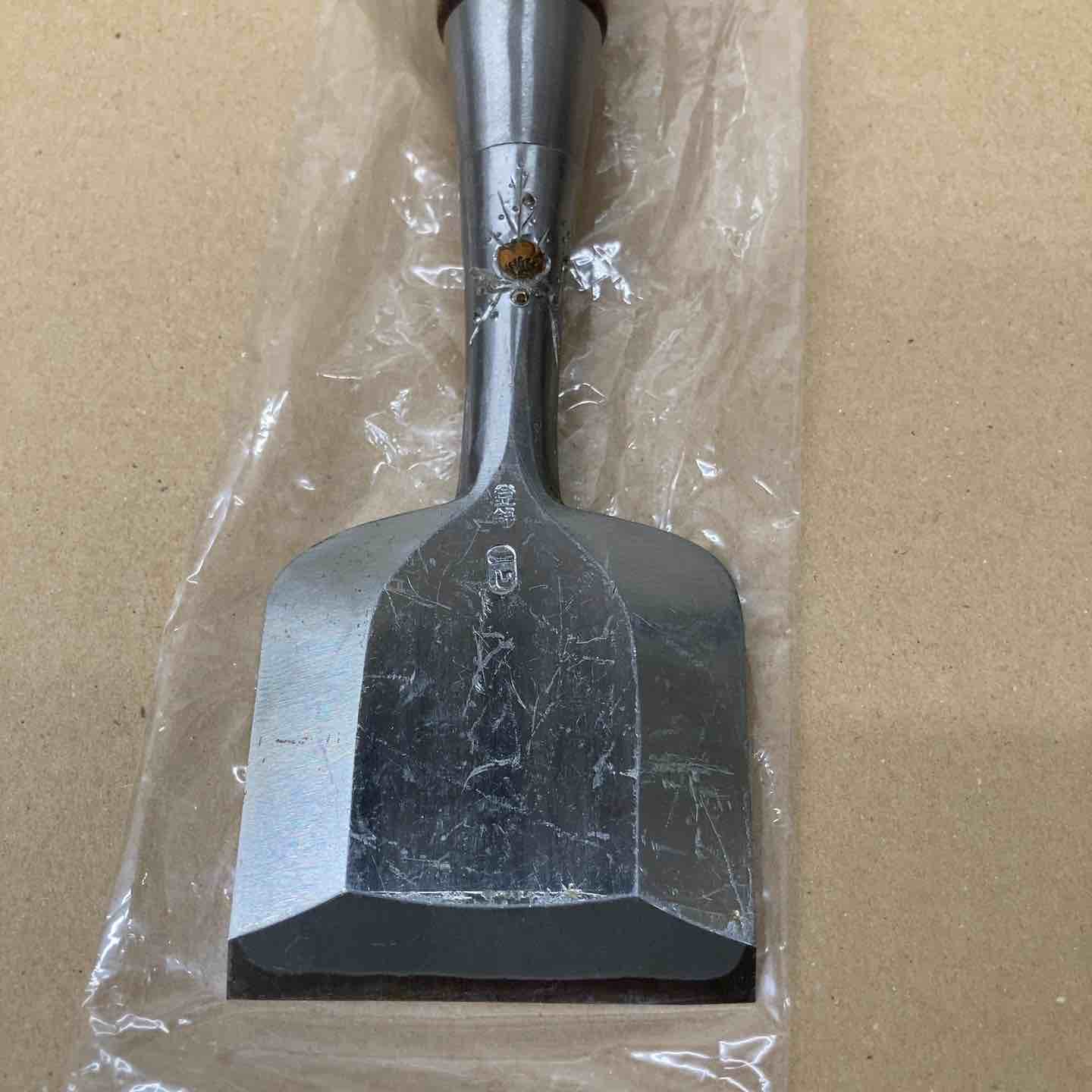未使用品】鑿 一心 追入鑿 十六本組 四季の花彫刻入 箱入り のみ
