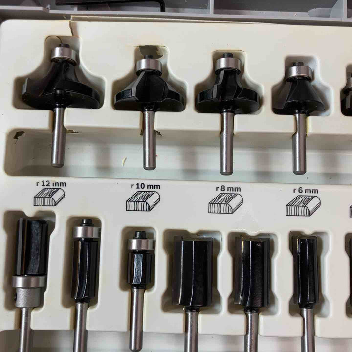 【中古品】ボッシュ(BOSCH) ルーター・トリマービットセット(30種・30本入)【東大和店】