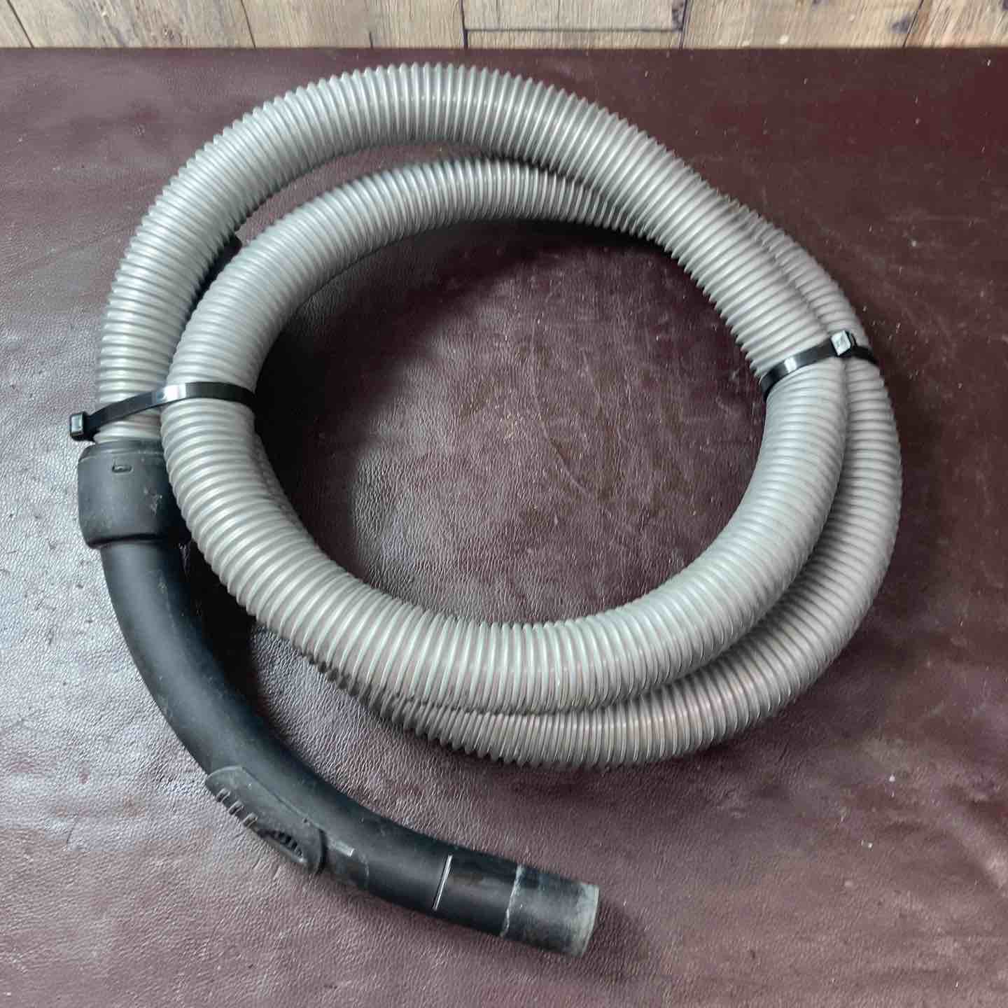 中古品】ミナト 乾湿両用掃除機 バキュームクリーナー MPV-201 (容量