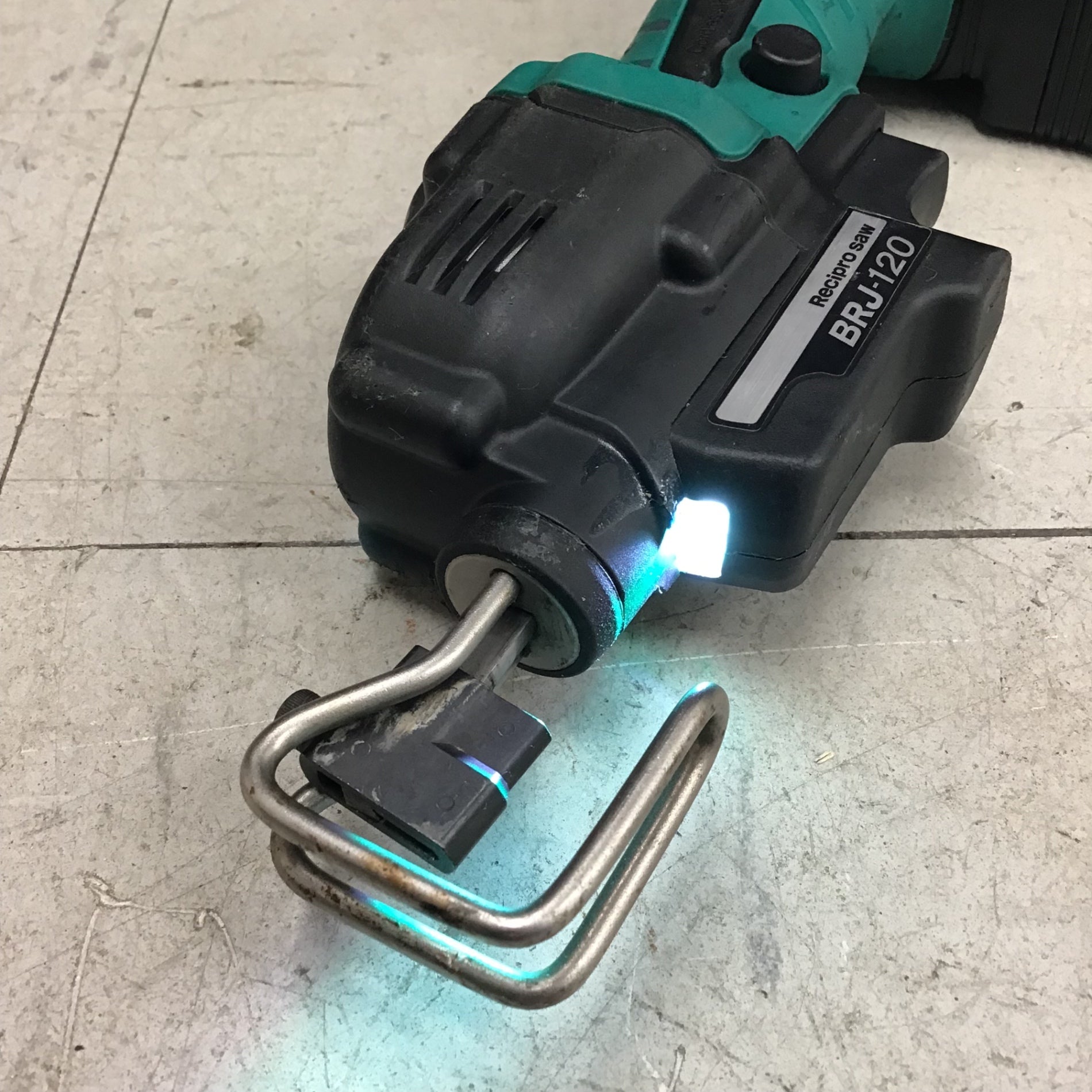 中古品】 リョービ/RYOBI コードレス小型レシプロソー BRJ-120 【鴻巣