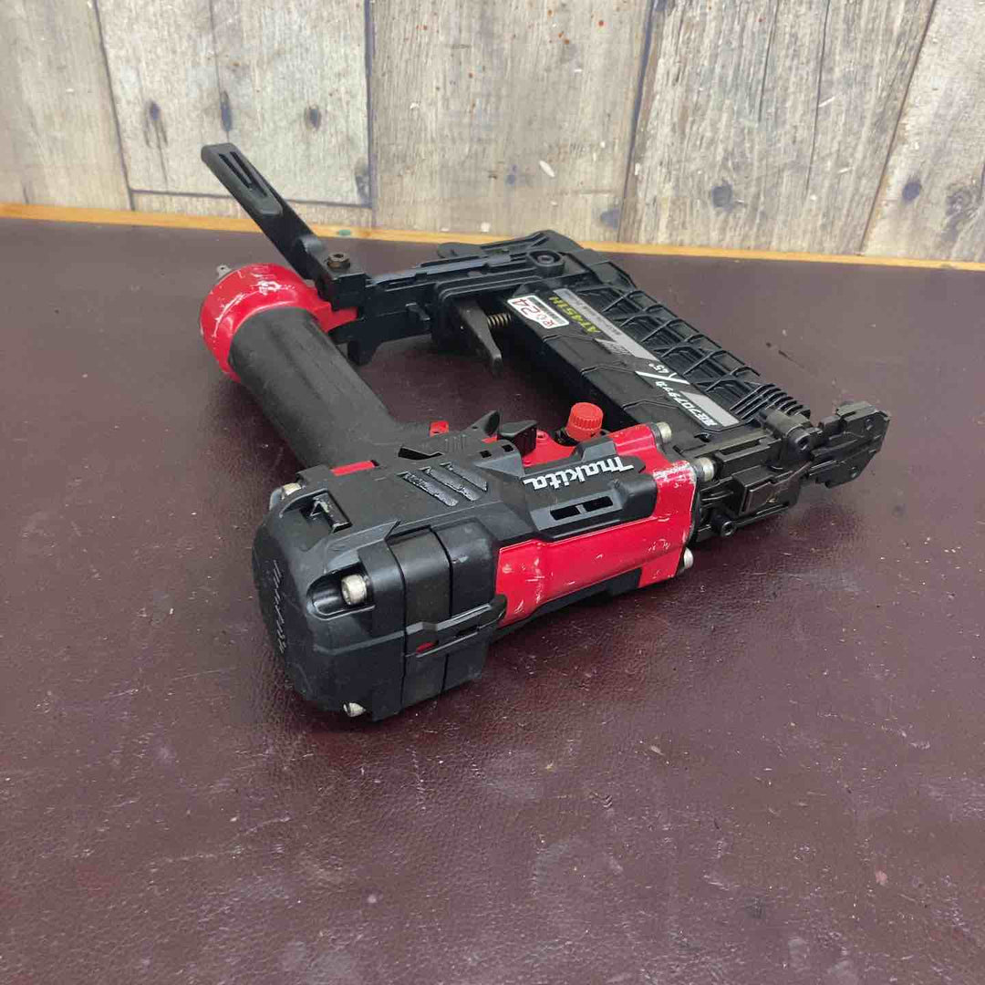 【中古品】★マキタ(makita) 高圧フロアタッカ AT451H【東大和店】