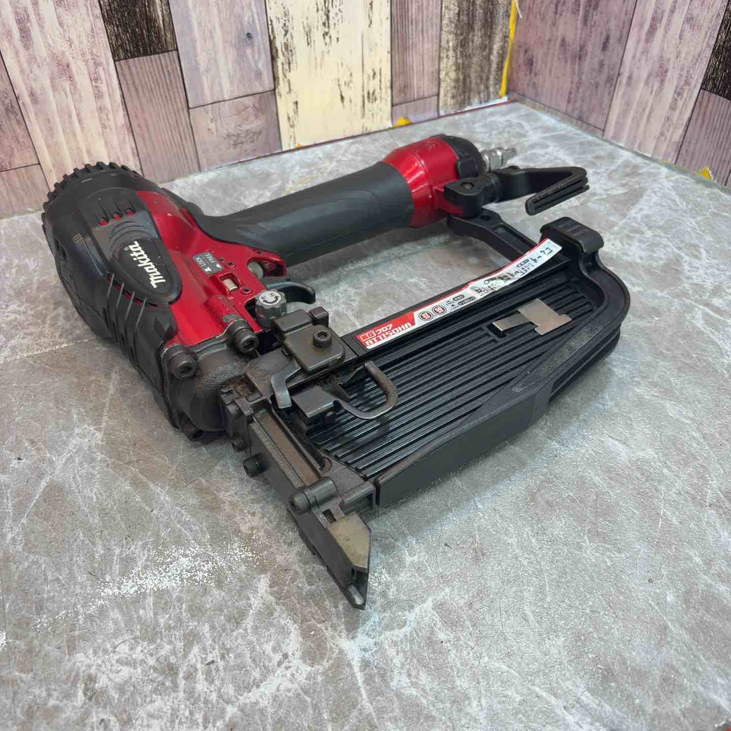 ★マキタ(makita) 高圧フロアタッカ AT1150HA【八潮店】 ☆マキタ(makita) 高圧フロアタッカ AT1150HA【八潮店】 – アクト