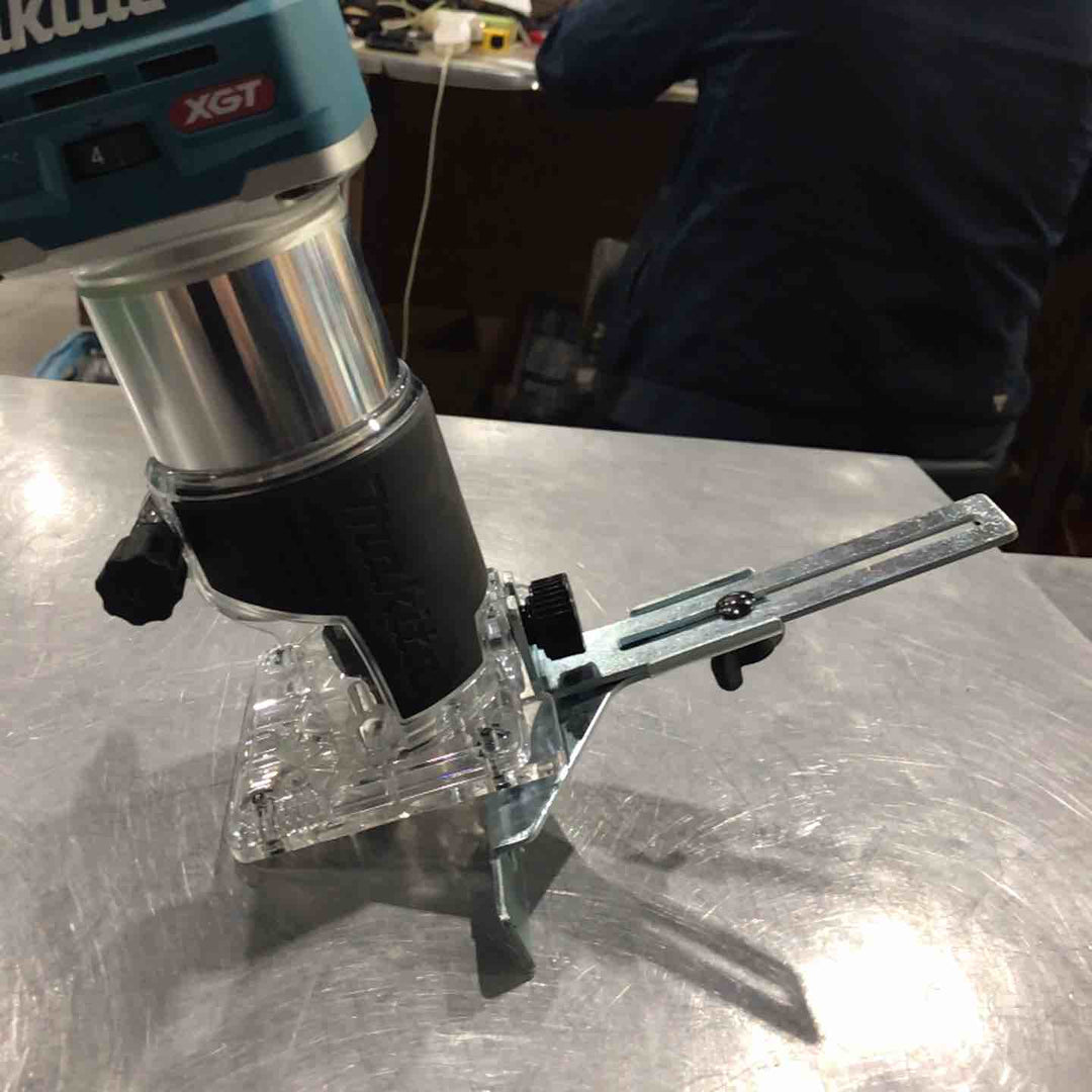 ★マキタ(makita) コードレストリマ RT001GZ【川口店】