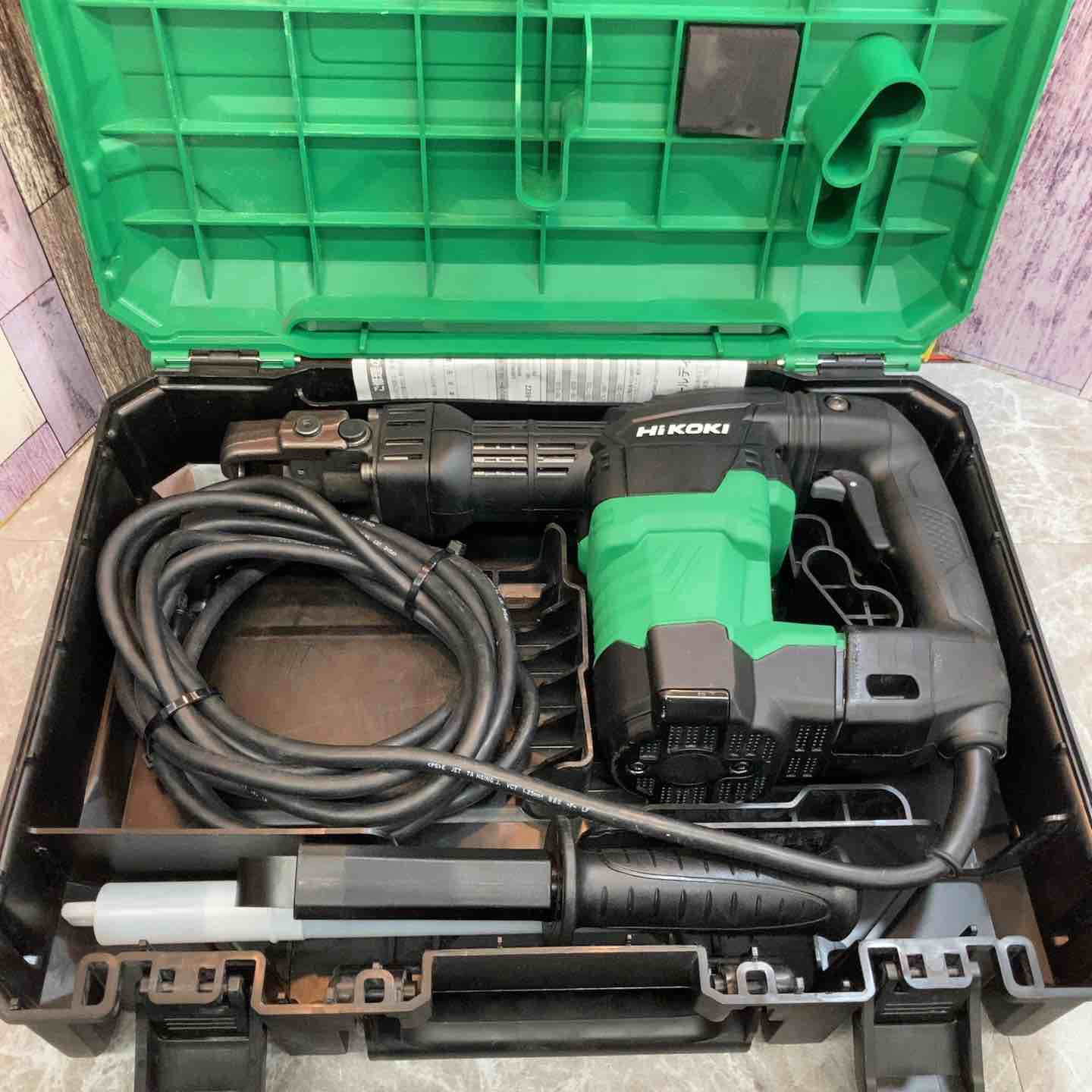 【売約済み】makita 電動ハンマー　コンクリート破壊に。　中古品 ☆中古品☆makita マキタ 100V 電動ハンマー HM0810T 六角軸