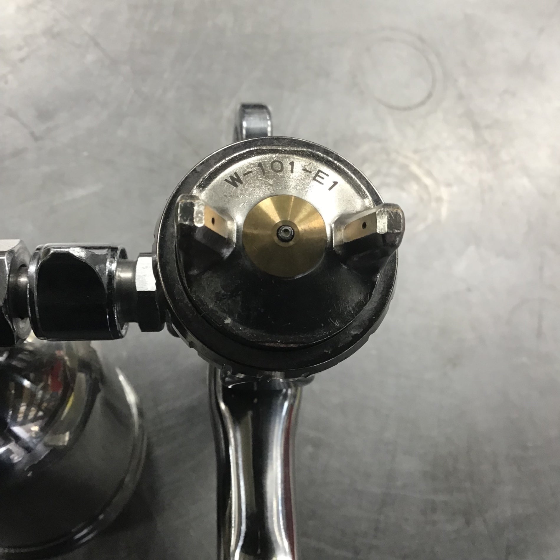 アネスト岩田 小形スプレーガン W-101 ノズル口径1.3mm カップ付き エアーキャップ W-101-H2付 現状品 札幌市 屯田店 アネスト岩田 小型スプレーガン W-71-3G 重力式 口径1.5ミリ 400cc