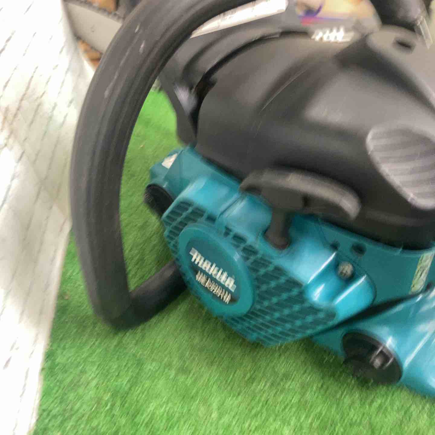 【店頭お渡し限定】(25-12-24)マキタ　エンジンチェンソー　MEA3201 マキタ（makita） MEA3201M エンジンチェーンソー ガイドバー350mm